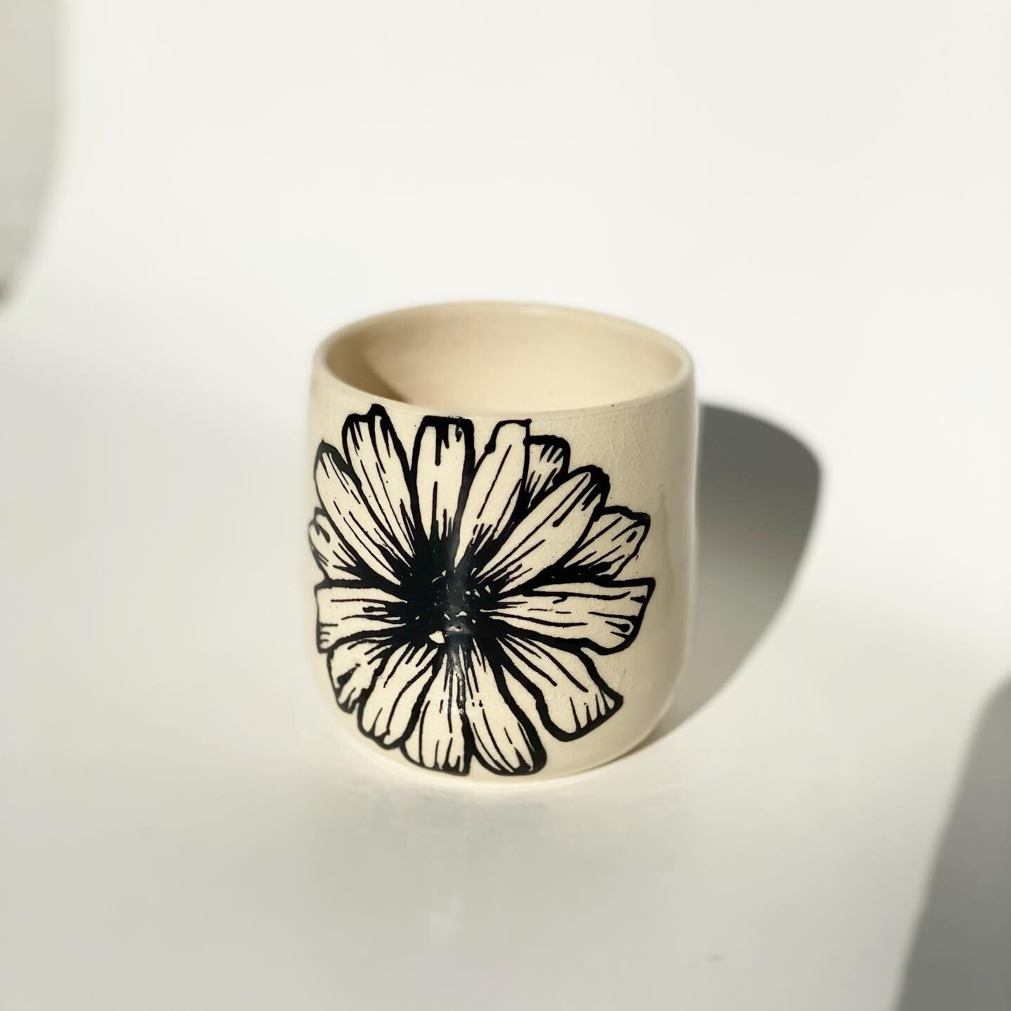 patiently waiting for Friday to be here to sip wine out of this beaut 😍
.
.
.
#clayallday #clayeverydamnday #wheelthrownpottery #winewednesday #wine #tumbler #tumblersofinstagram #mug #coffeeorwine #thatsdarling #floral #floraldesign #mugsofinstagra