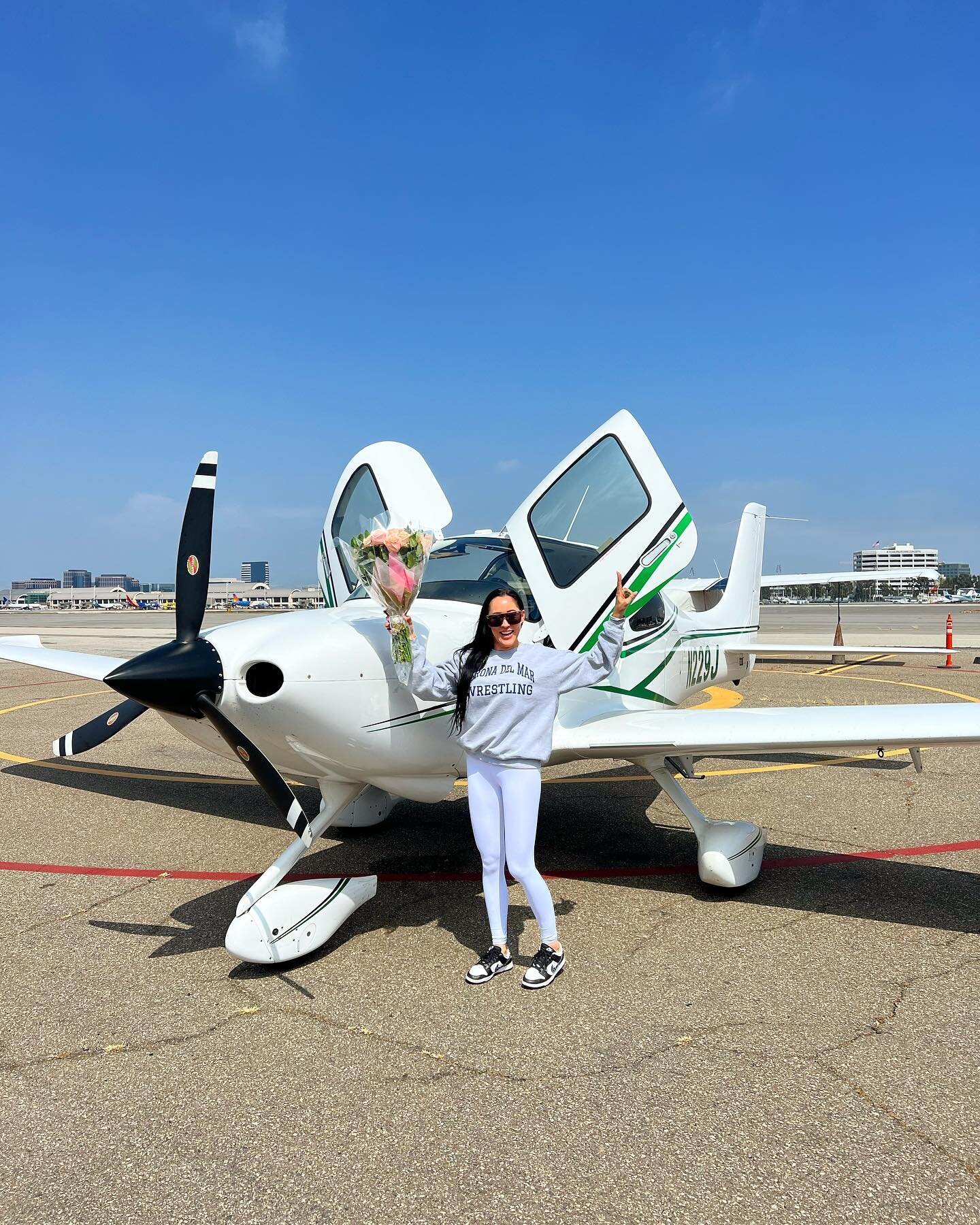 Congratulations to Sasha on her first solo! 

CFI: Ash

#brbaviation #learntobrb #cirrusaircraft #cirrus #aviation #flying #cirruslife #cirruspilot #KSNA #ifrflying #LA #losangeles #orangecounty #newport #lagunabeach #soloflight #solo