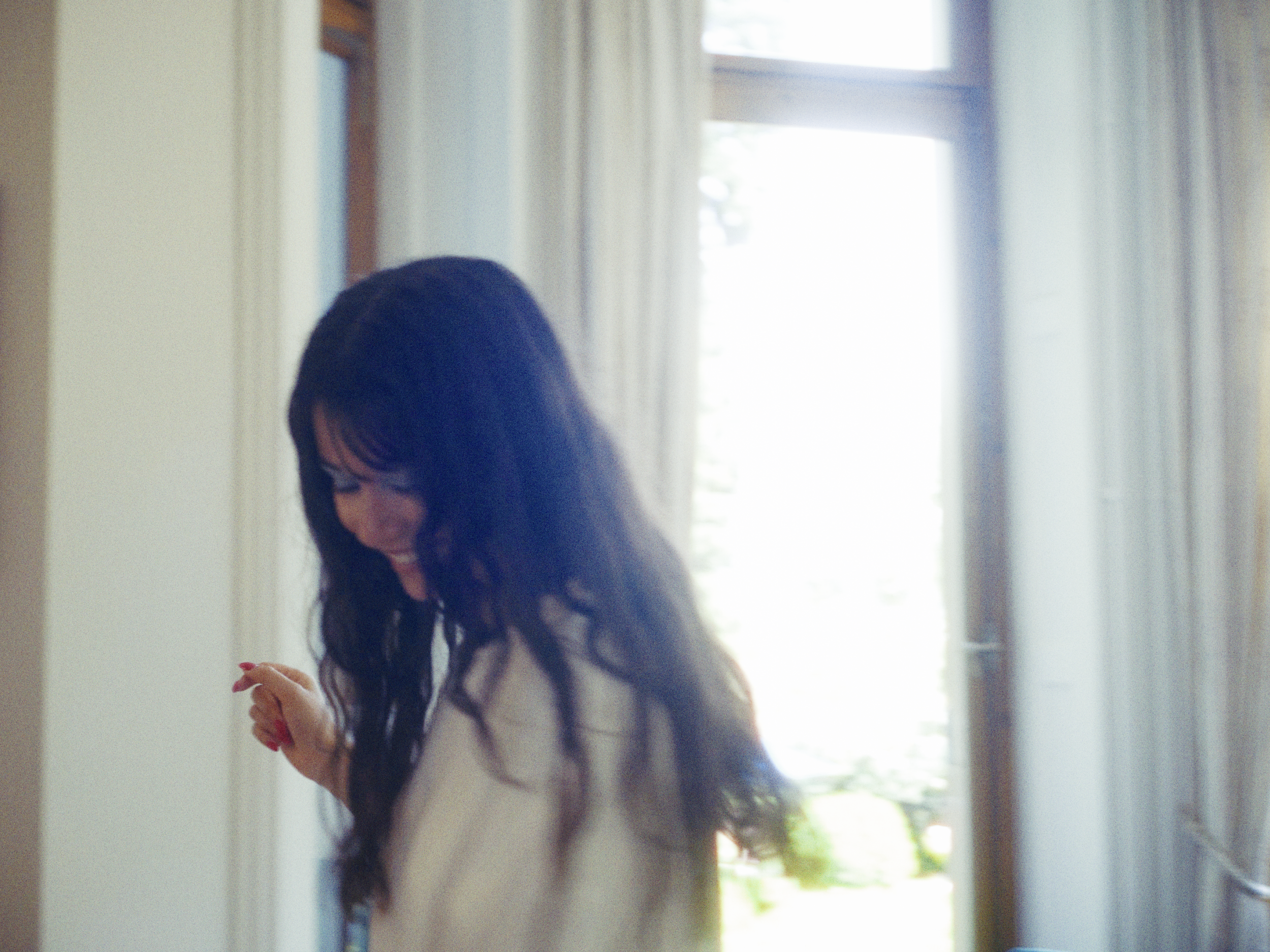 Azure is releasing two new songs this summer. Within a window of 24h we created two music videos. Our first project of the day was Two Step. We wanted to create a slightly awkward and plastic sense of flirting. A man and a woman with a mutual interes