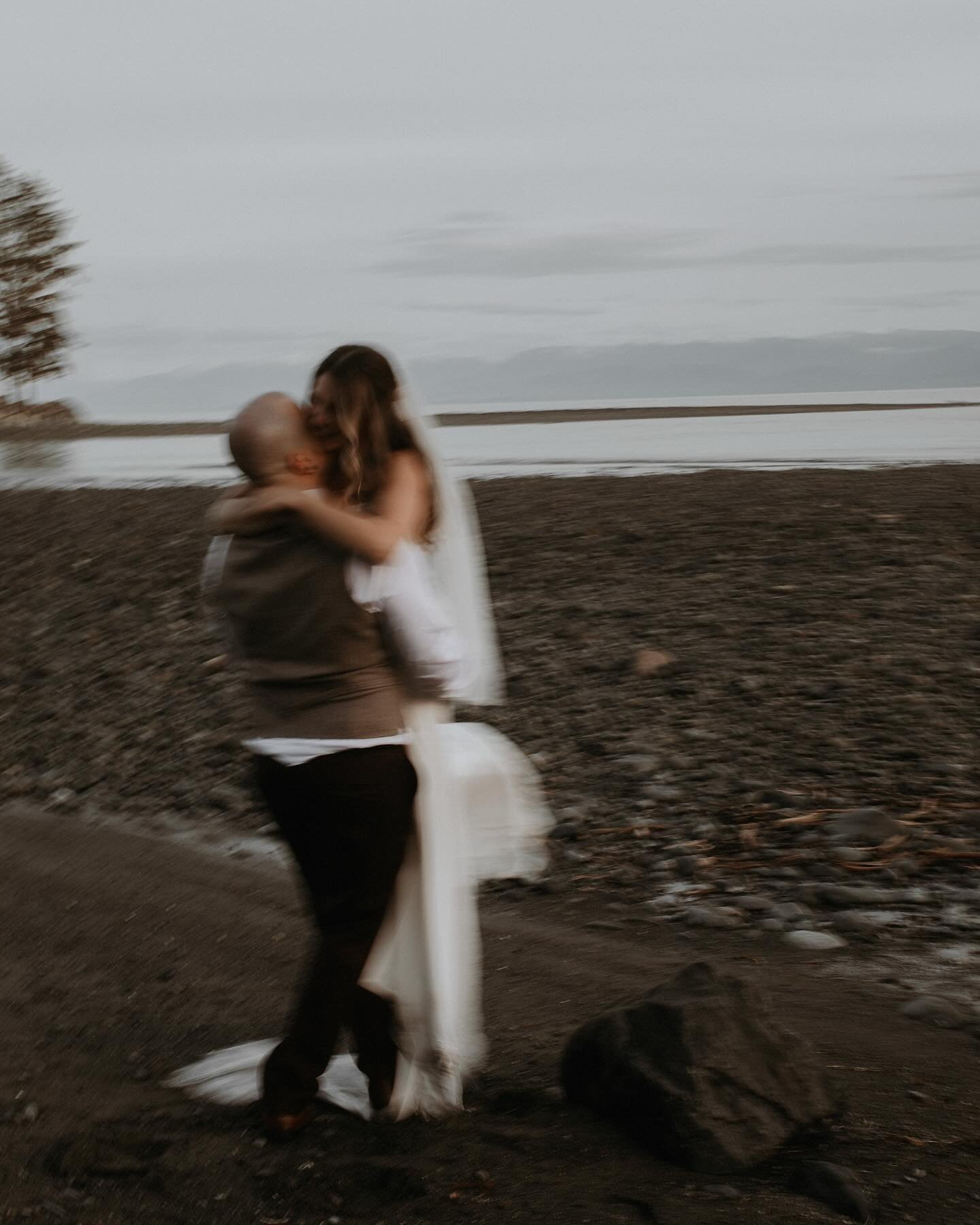 I&rsquo;ve always been obsessed with @bowsandlavender 

I mean how can you not?! They are so rad &amp; always capture couples in the most authentic way while catching all that magical light ✨

I can&rsquo;t wait for more love celebrations with @bowsa