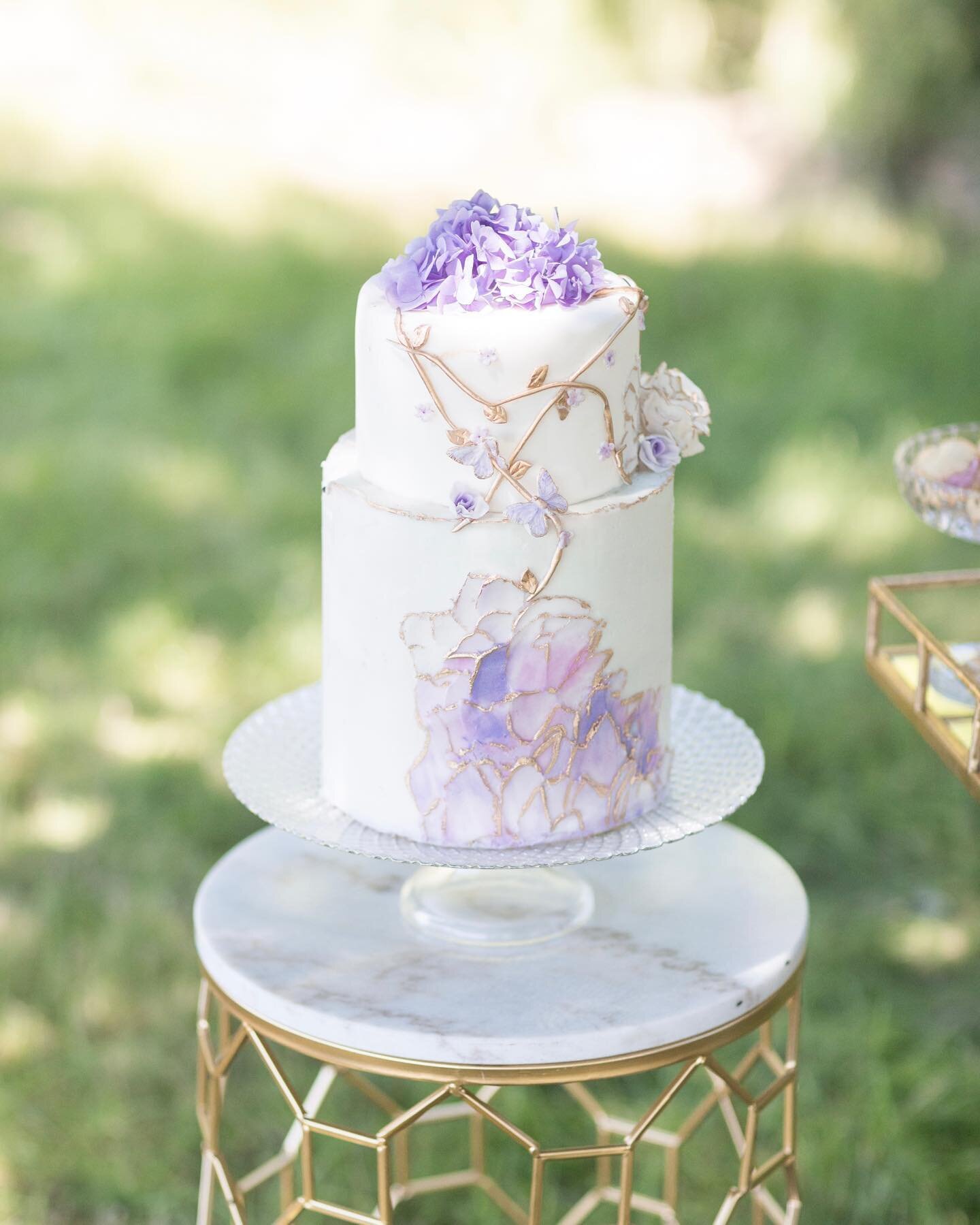 All in the details 💜 we have a wide range of beautiful and unique cake stands!

Photographer @warinmariephotographyPlanner @candacestyles
Cake + Desserts @cakesbyshab 
Decor @ellssievents
Venue @alpacaacresbc&nbsp;

#maternityphotography #maternitys