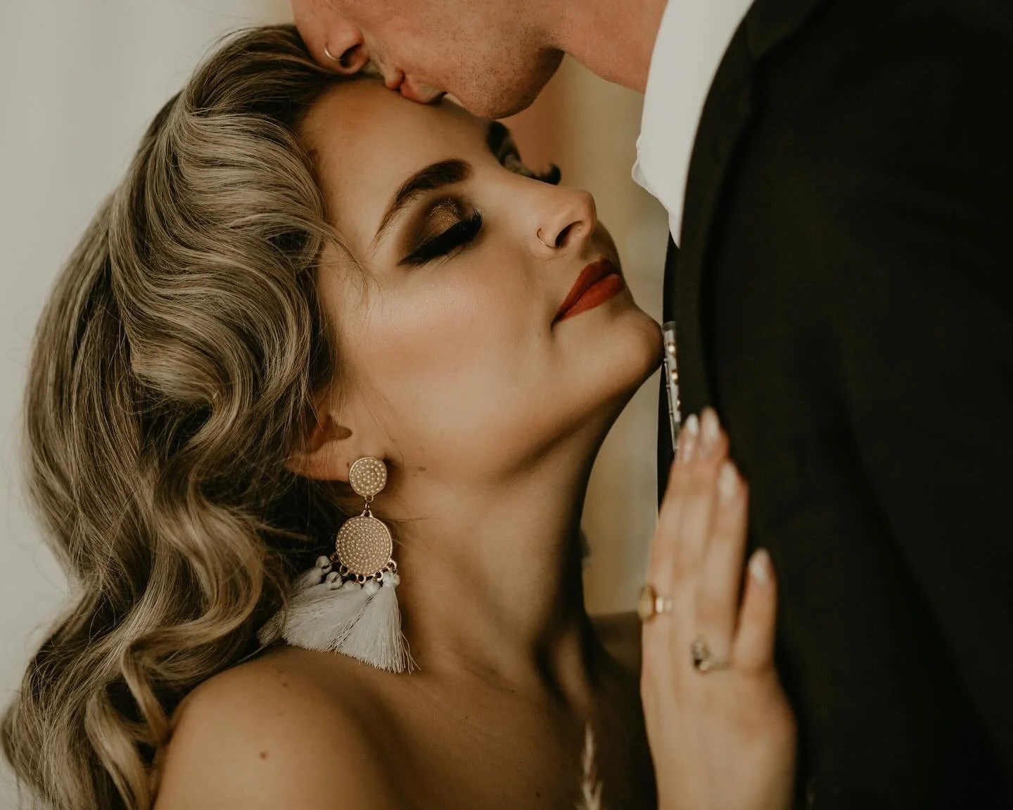 POV: you meet the one

Decor @ellssievents
Photography @ivoryembers @kristinadeanphotography
Planning &amp; Design Say Events Co
Florist @jorbelina.flowers
Venue @edgecatering
Dress @everly_
bridal @alenaleenabridal
Hair &amp; Makeup @beflawlessbeaut