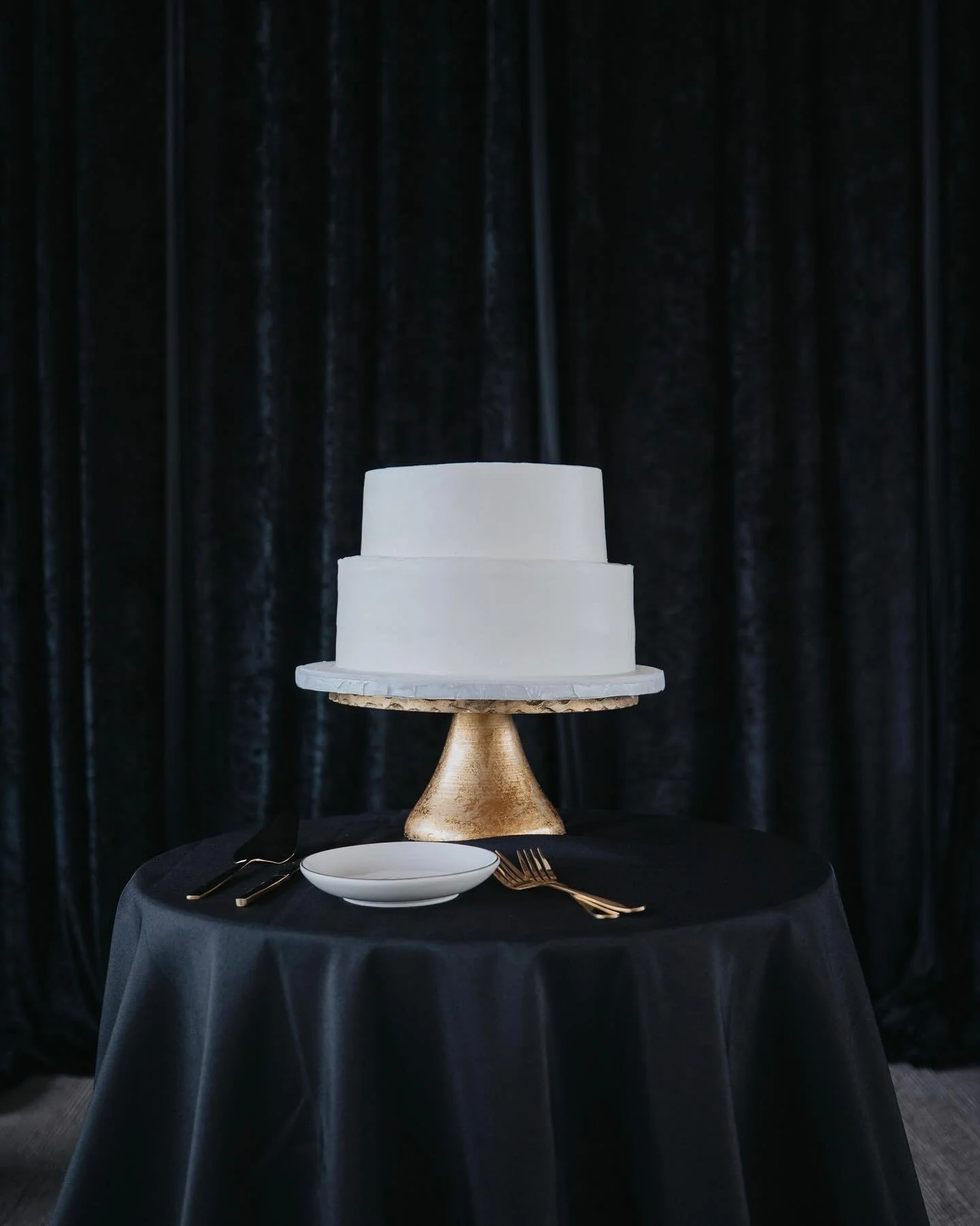 Let them eat cake! 🎂 
(But make sure you save me a slice!)

Decor @ellssievents
Venue UBC Robert H. Lee Alumni Centre
Florals @gardenpartyflowers
Photographer &amp; Videographer @cakewalkmedia
Officiant @younghipandmarried
Rentals @pedersenseventren