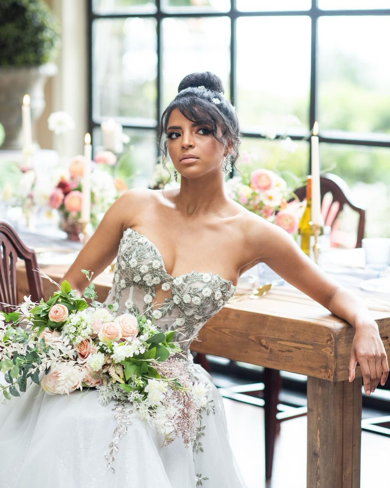 Me when I&rsquo;m listening to the tea at an event 🫖 🍵 

Featured on @wedluxe

Decor @ellssievents
Photography @brooklyndphotography
Creative Director &amp; Planning @powerfulmoments.events
Floral Design @enchantedatelier.ca
Venue @the_teahouse
Gow