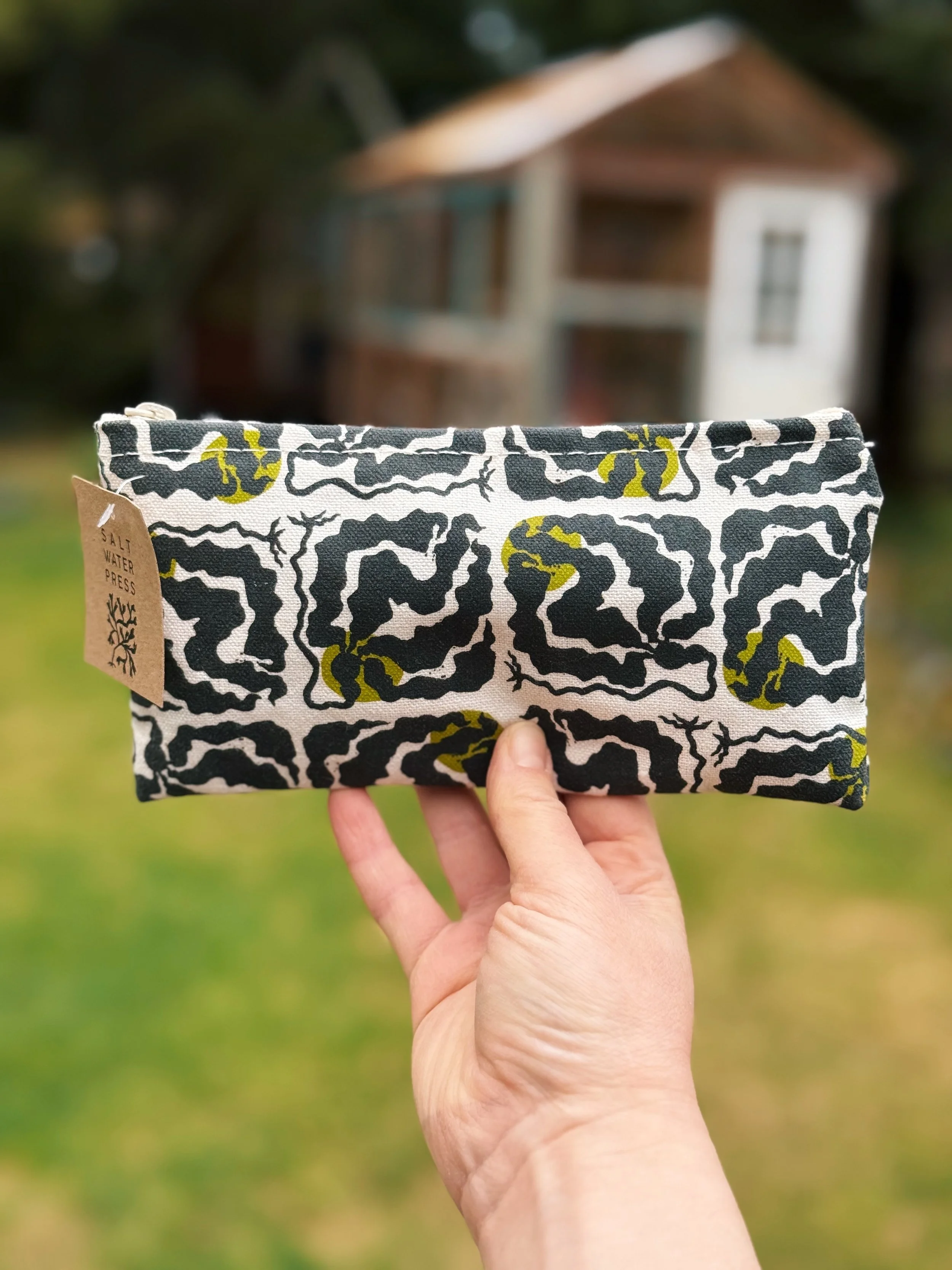 Bullkelp pouch 1.jpg