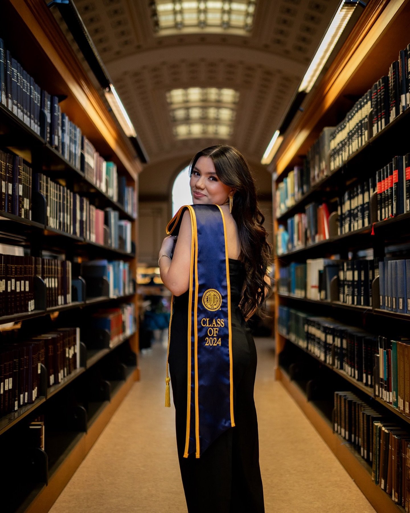 grad season is here! 🎓✨ if you haven&rsquo;t taken your photos yet, email me! 📚