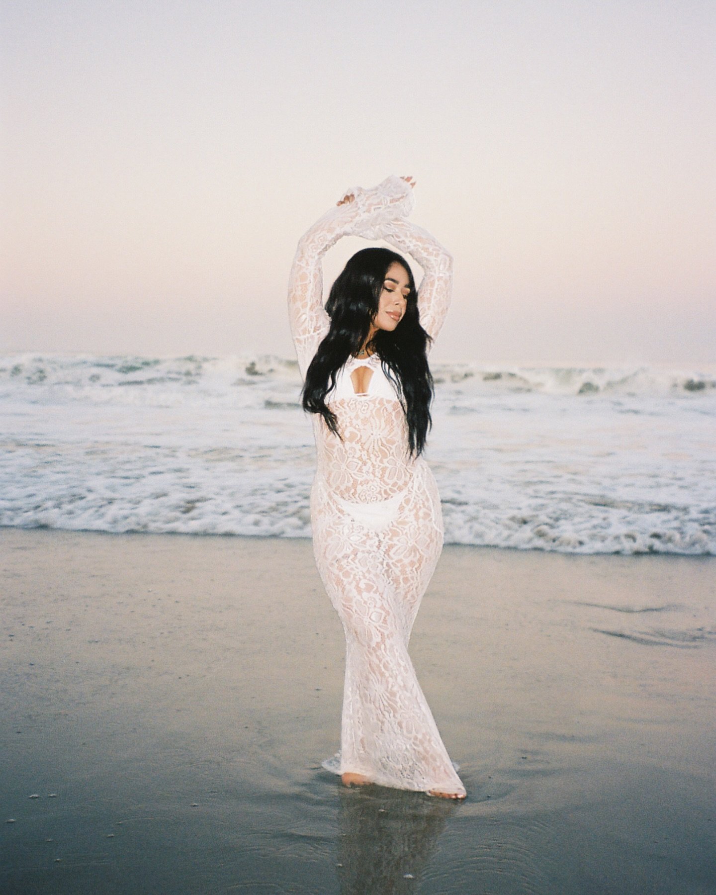 sunrise birthday shoot at the beach 🌊🤍

#35mmfilm #portra400 #santacruz #california