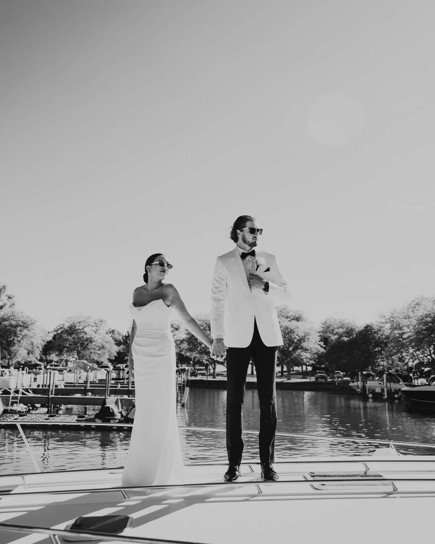 Sarah + Kevin 🖤 Laughed all day long with this crew ✨

@sawmillcreekresort 
@harperandivorybridal 
@the.veil.society 
@lightwaveartists 
@christiascreations 
@marleefloral