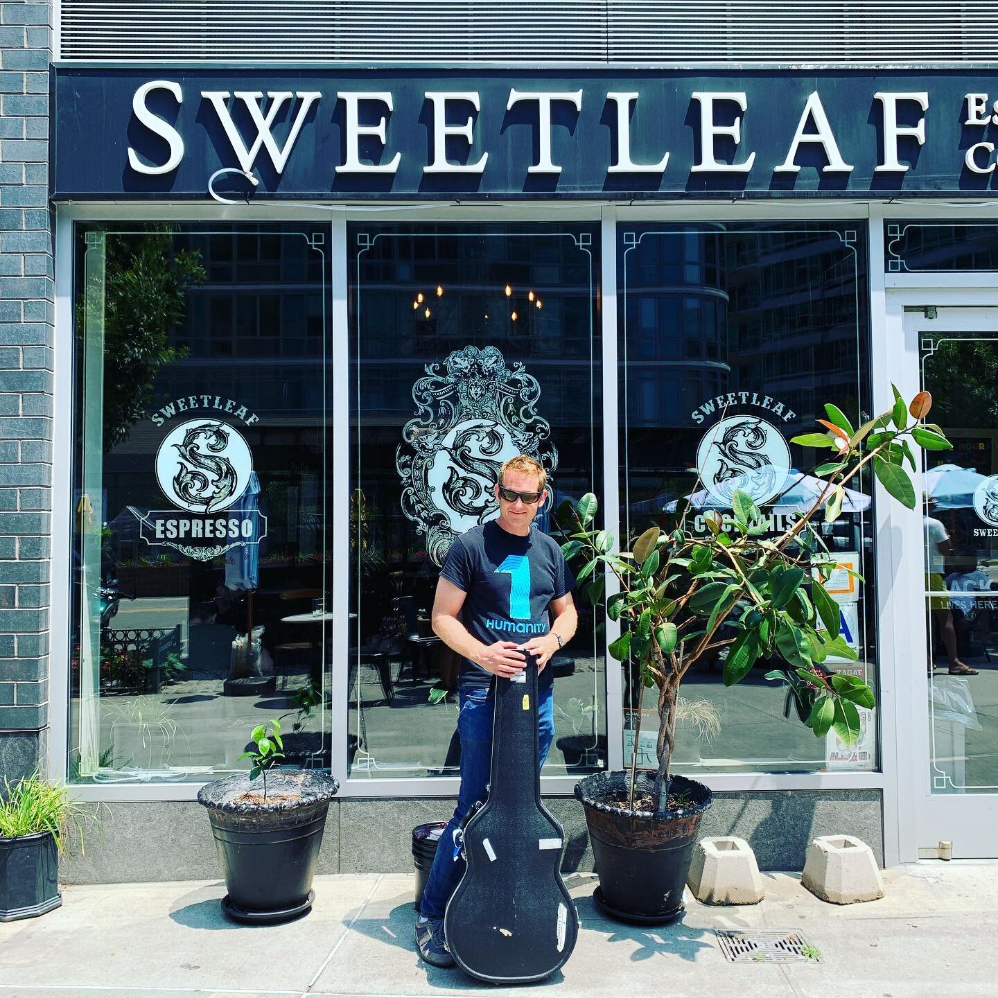 Playing an impromptu gig Tnite 8-10pm @sweetleafcocktailslic with @rafaelunplugged ! Come by for some 4th July cocktails and music!