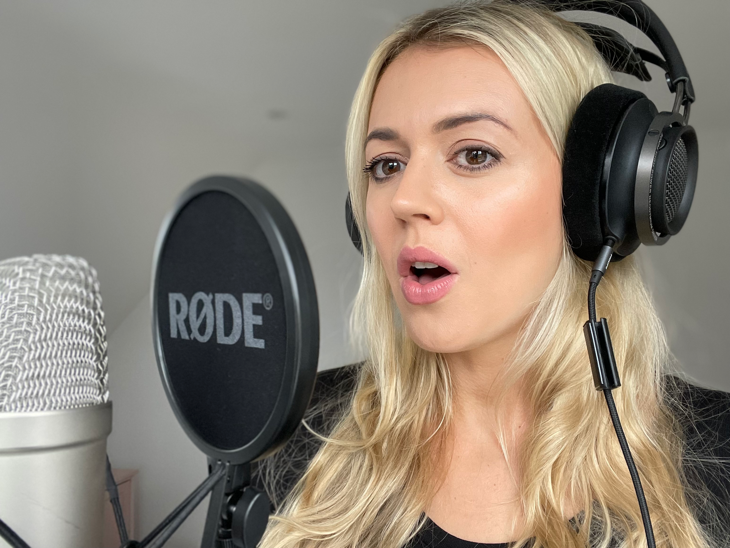 Lucy Winthrop British Female Voice Over Artist with Home Studio