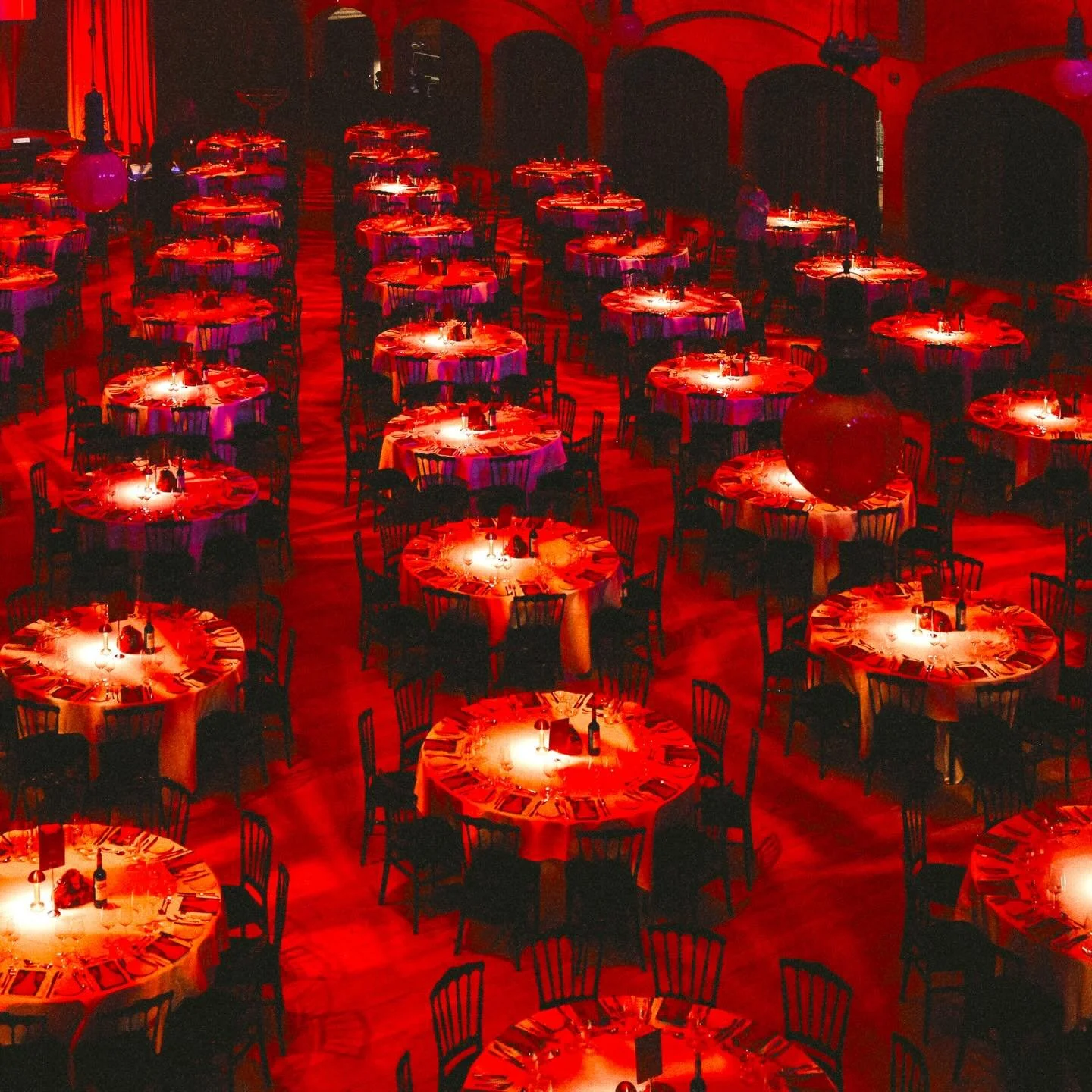 To close off the year, we brought Moulin Rouge to life for the @lorealgroup HQ Benelux end-of-year celebration. 

From table styling to event production. An evening experience created to mark the end of the year.

With special thanks to @ionamackinto