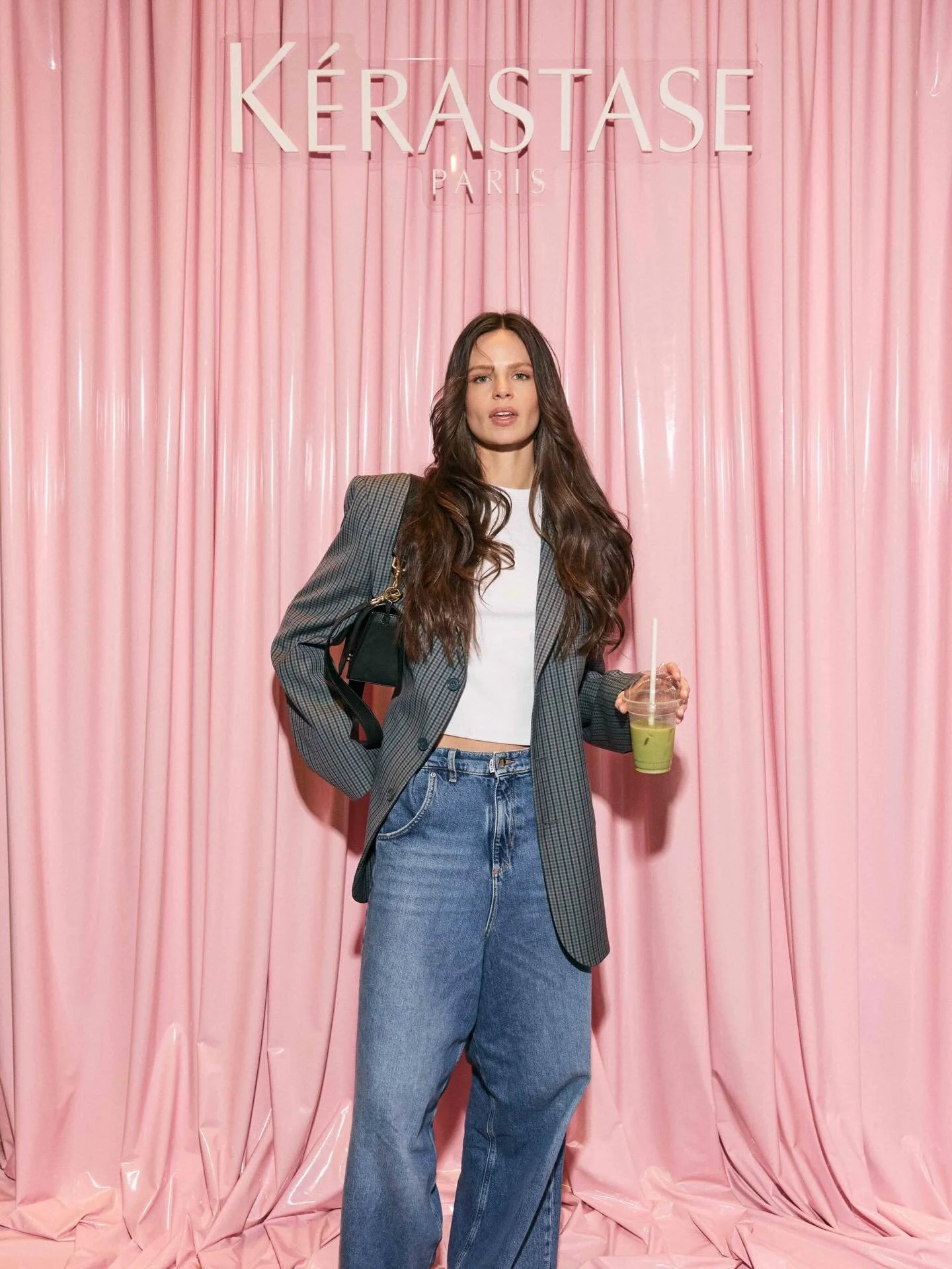The @kerastase_official Gloss Absolu House, a curated pop-up experience we hosted at @seven.brussels 

A mock-up to reality series of branded touchpoints that brought the world of Gloss Absolu to life.