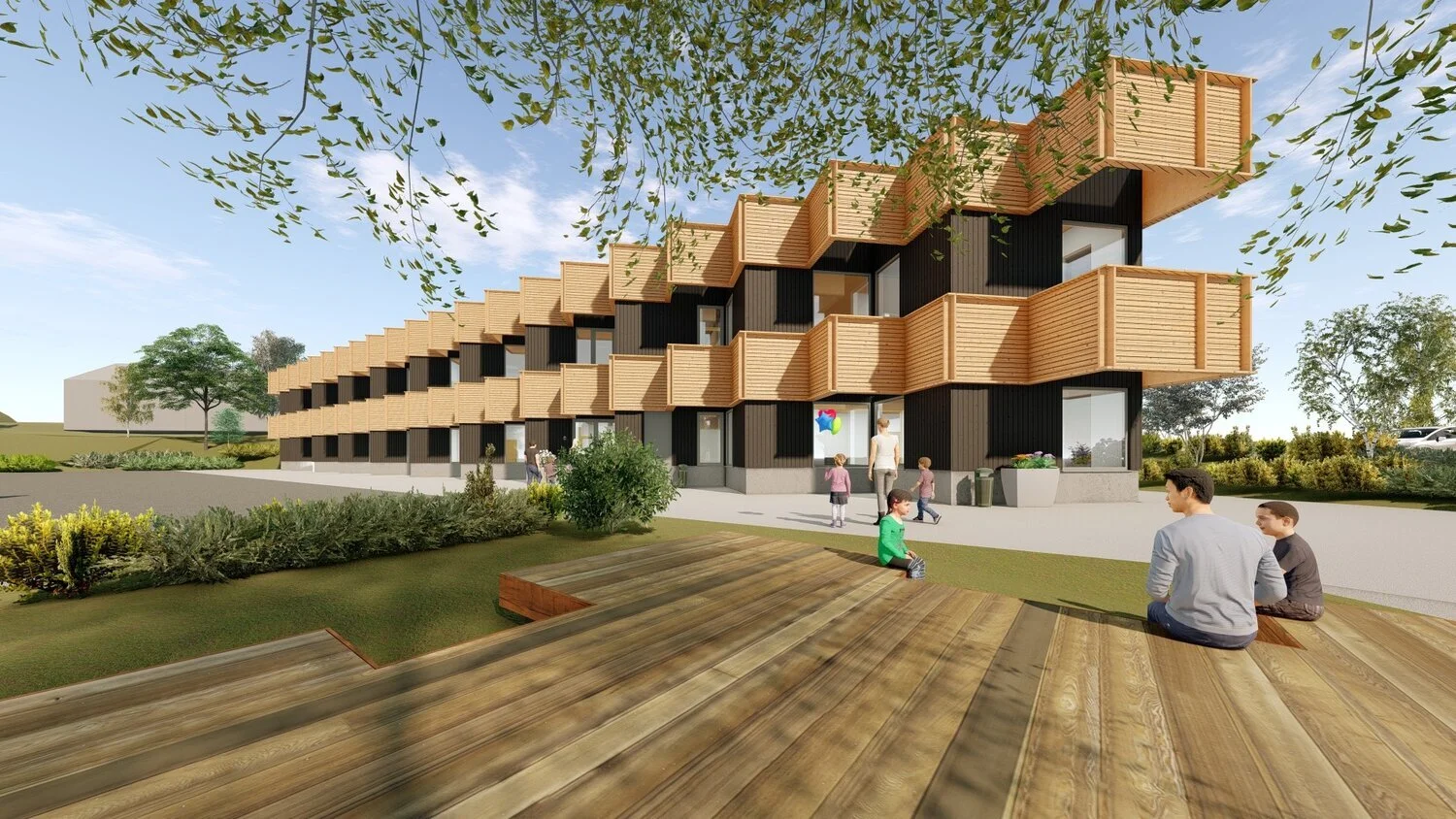 Moderne bygning med trepaneler, omgitt av grøntarealer. Personer i forgrunnen, inkludert barn som leker. Trær og busker rundt bygningen.
