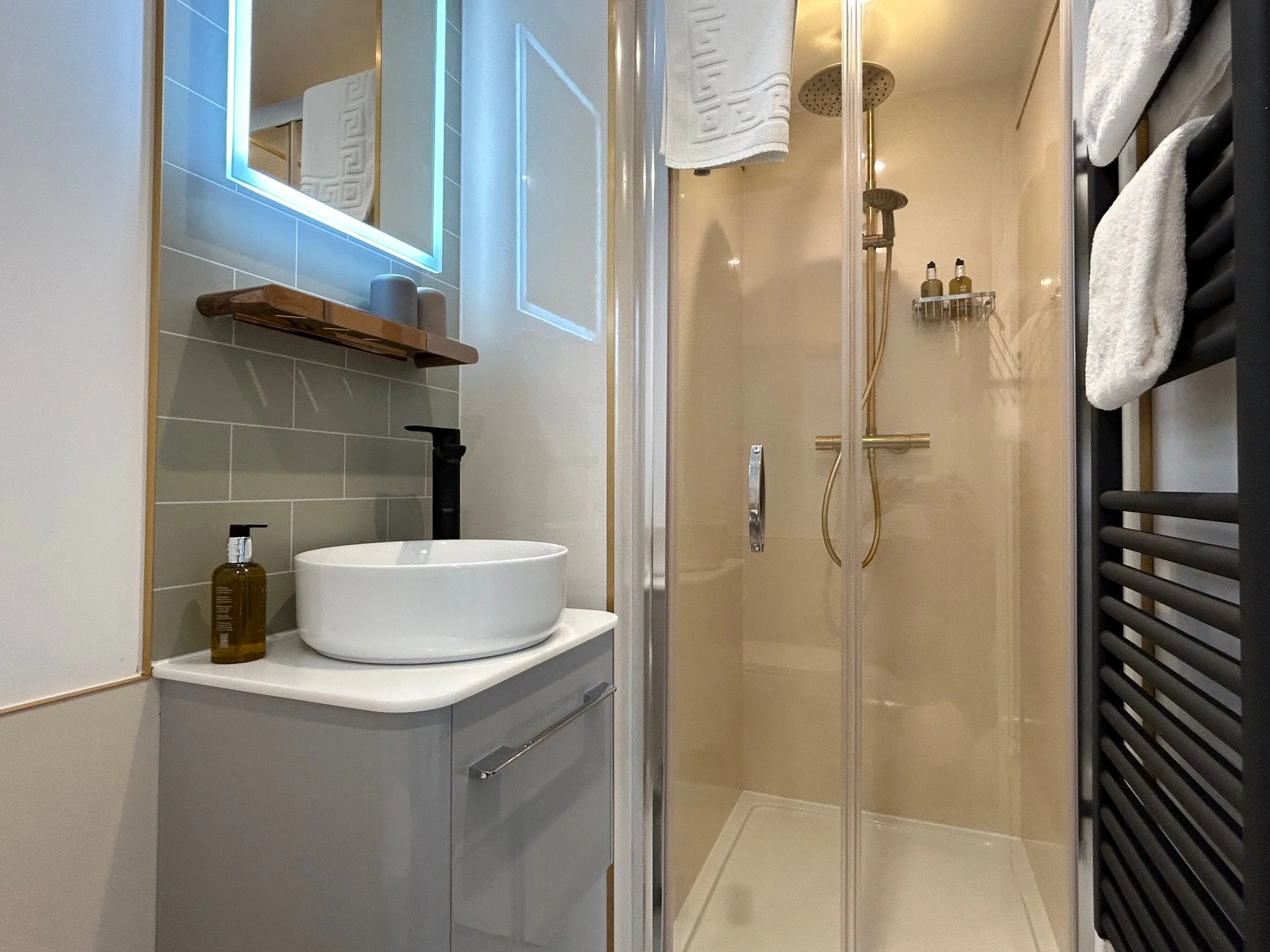 En suite shower room for Airy King, room 4, first floor
