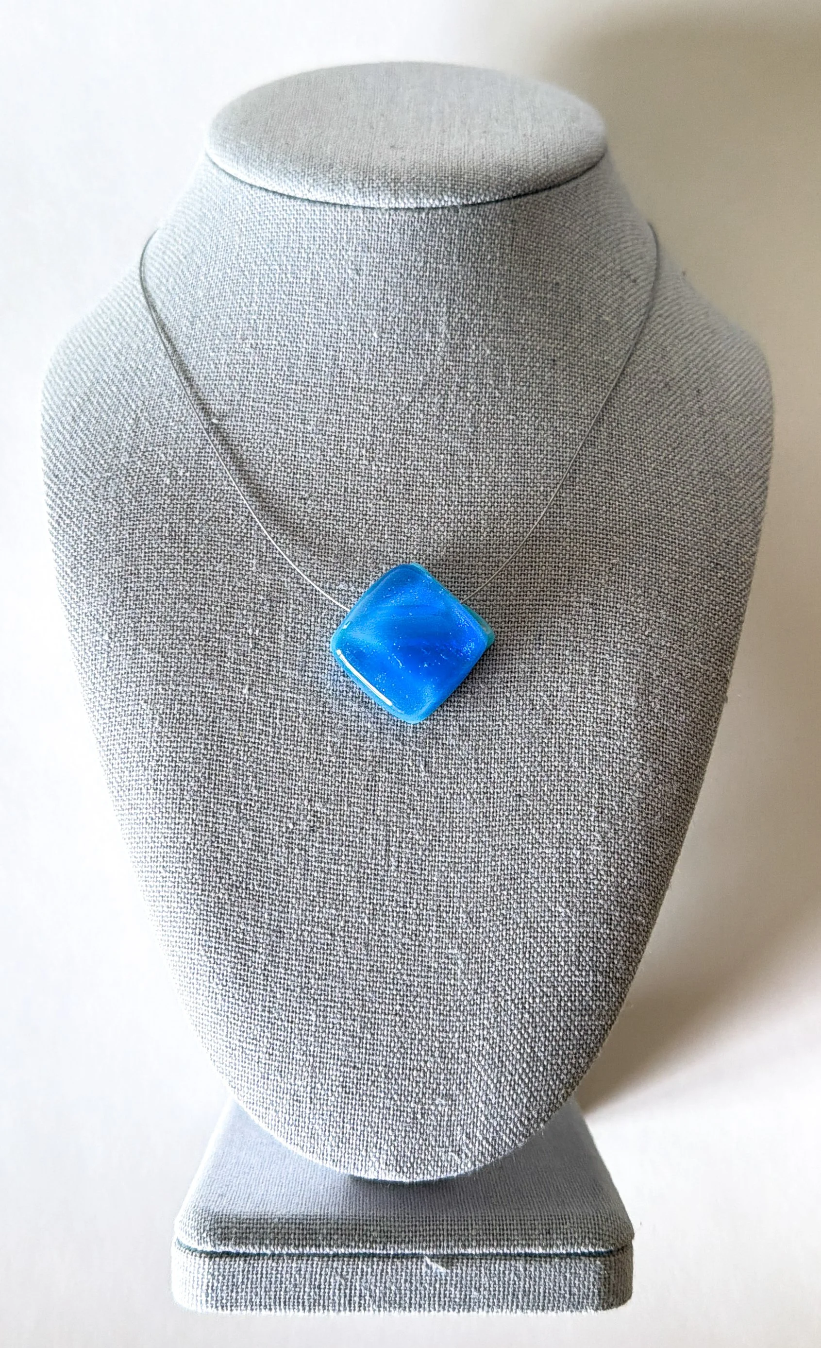 belfast-blue-necklace-diamond-1.jpg