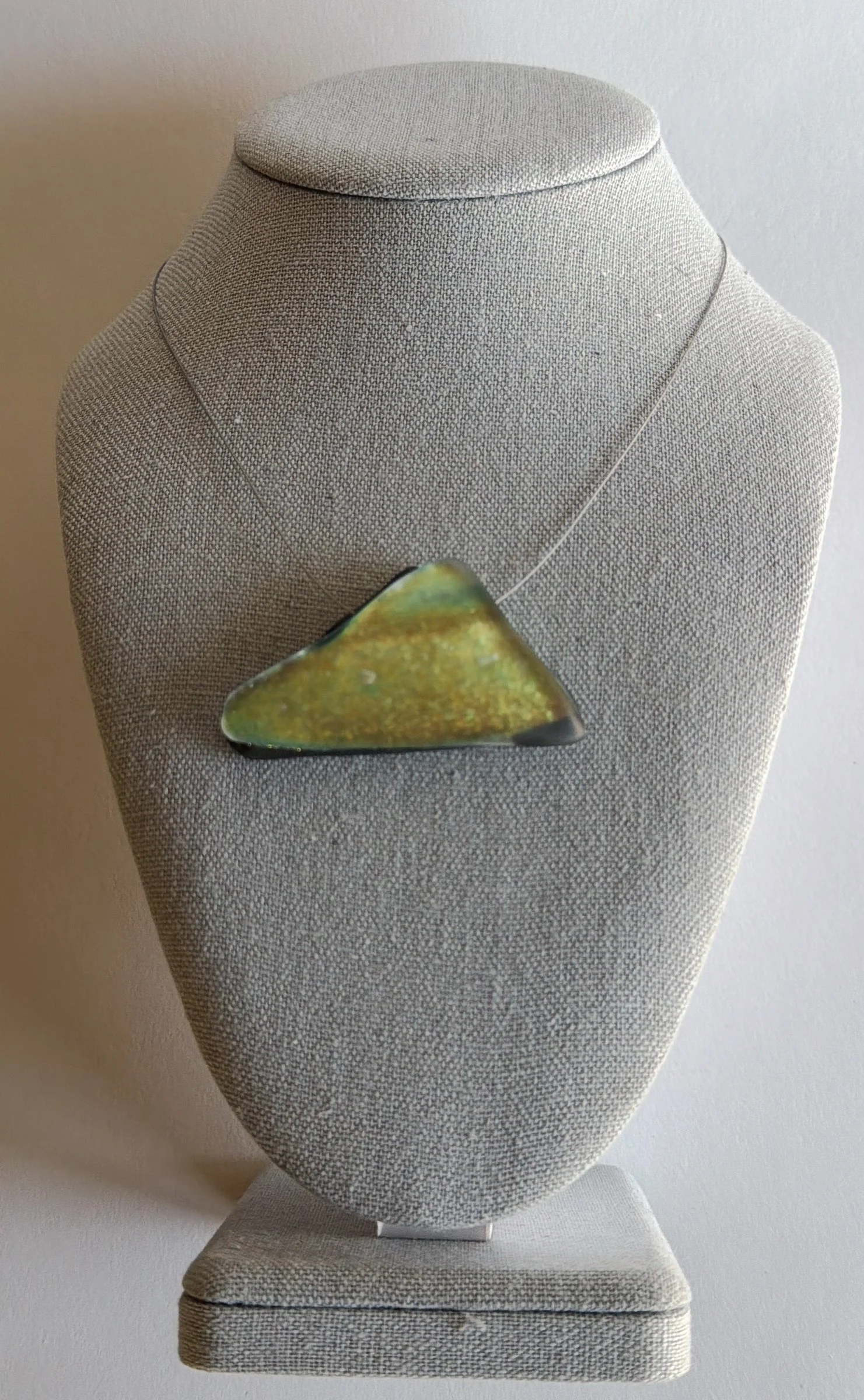 gilded-moss-necklace-triangle-150-1.jpg