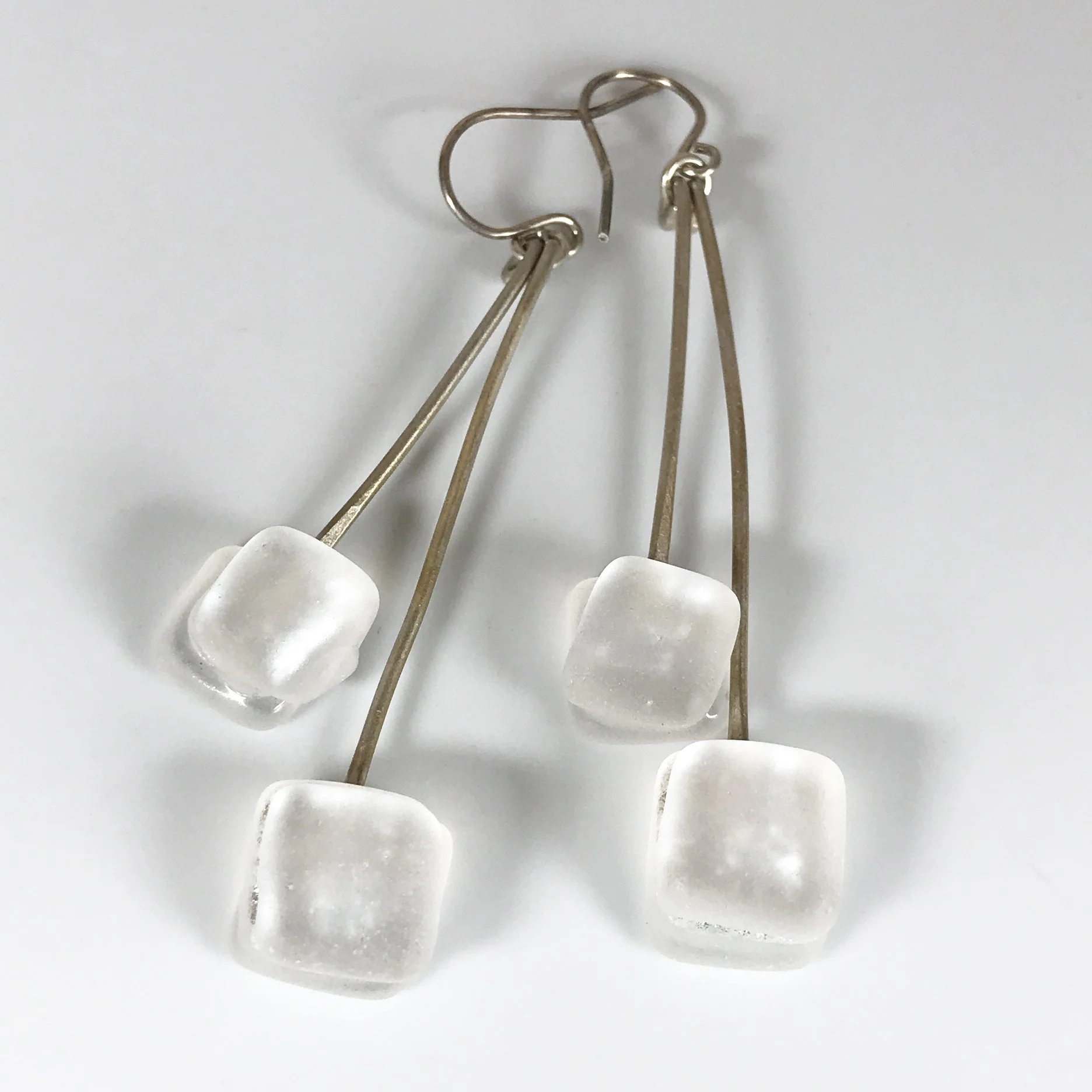 pearlescent-earrings-swing-1.jpg