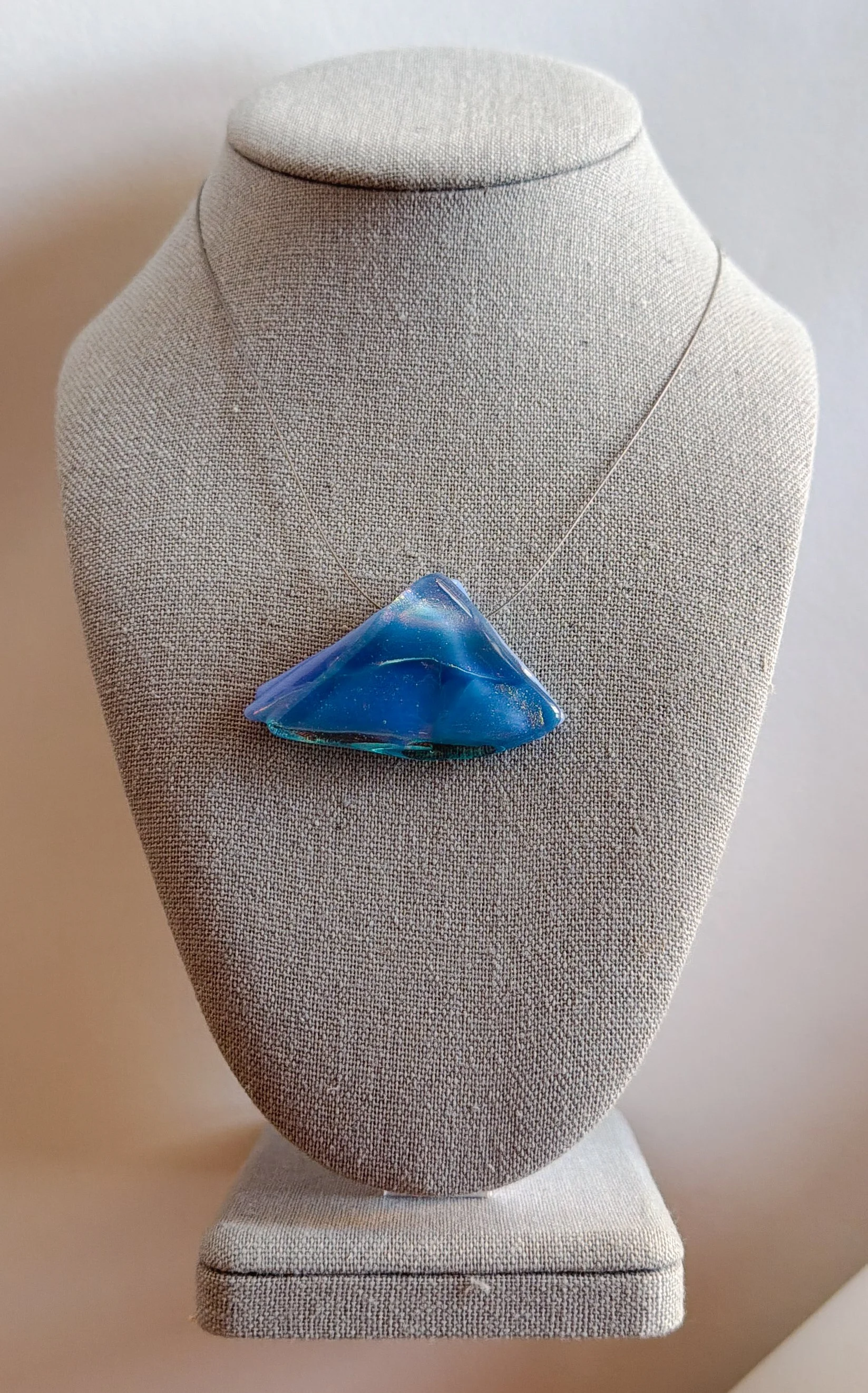 holding-summer-necklace-triangle-150-1.jpg