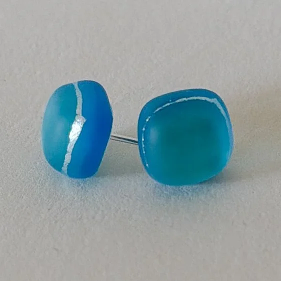 barefoot-in-blue-earrings-post-1.jpg