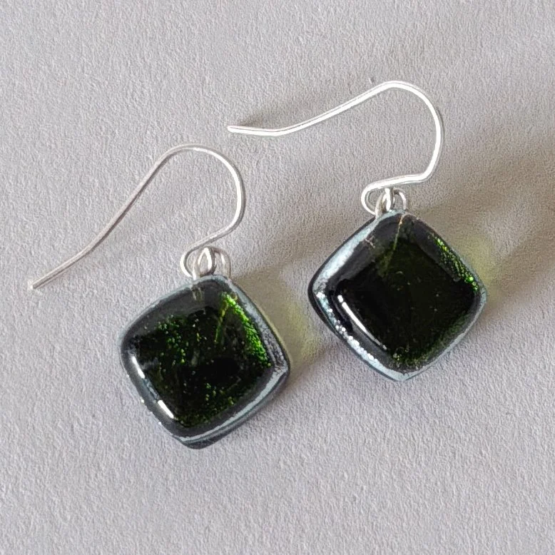 bottlegreen-earrings-diamond-1.jpg