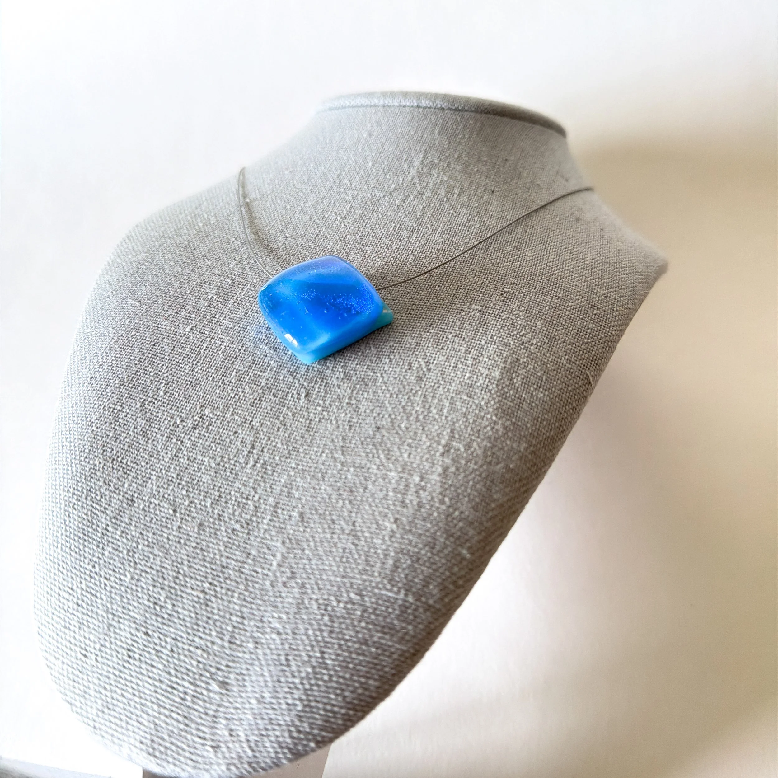 belfast-blue-necklace-diamond-2.jpg