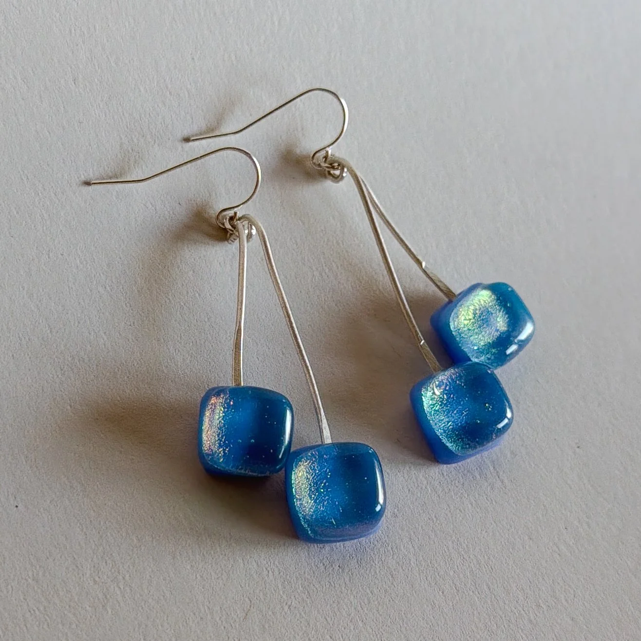holding-summer-earrings-swing-1.jpg