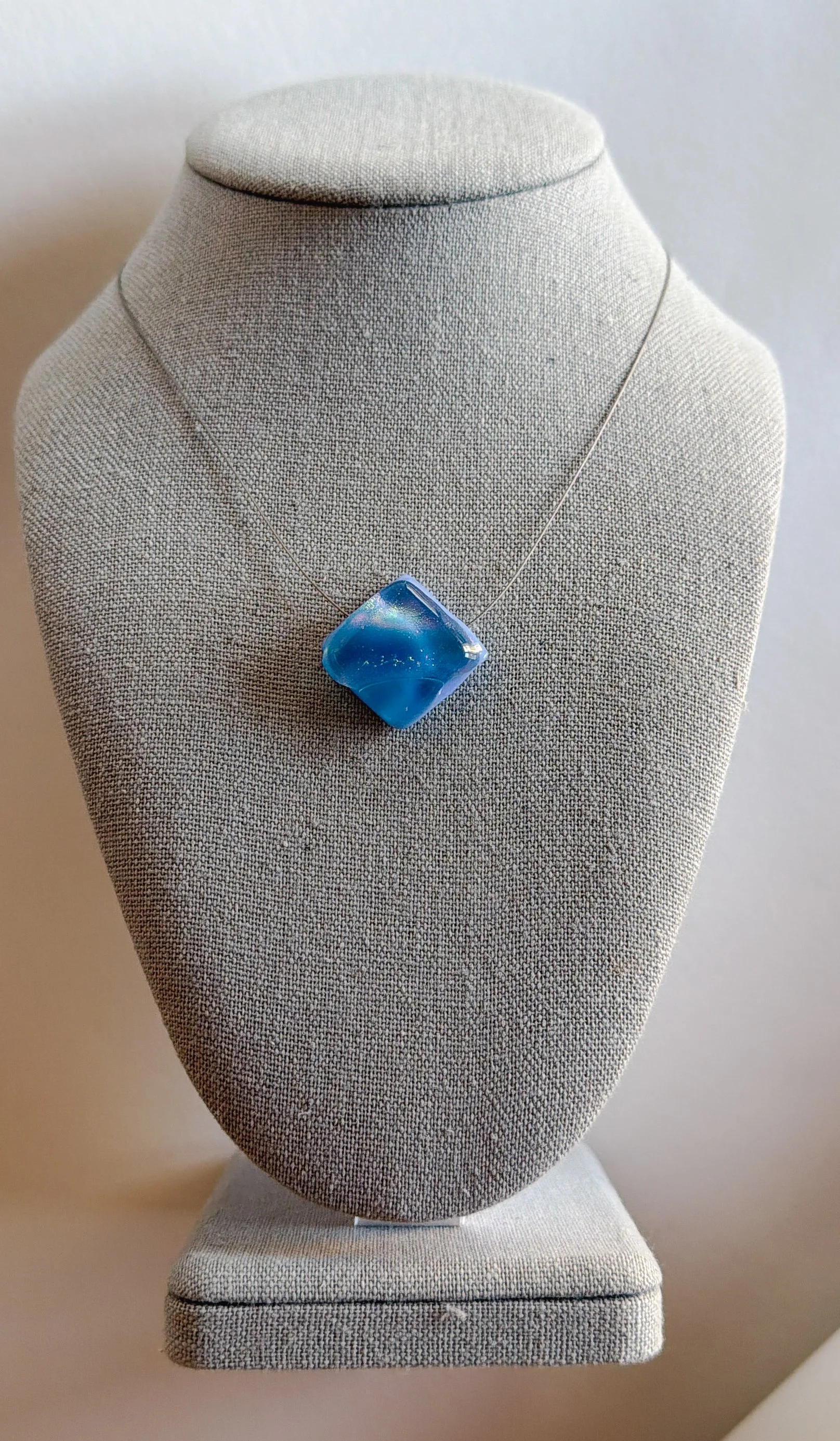 holding-summer-necklace-diamond.jpg