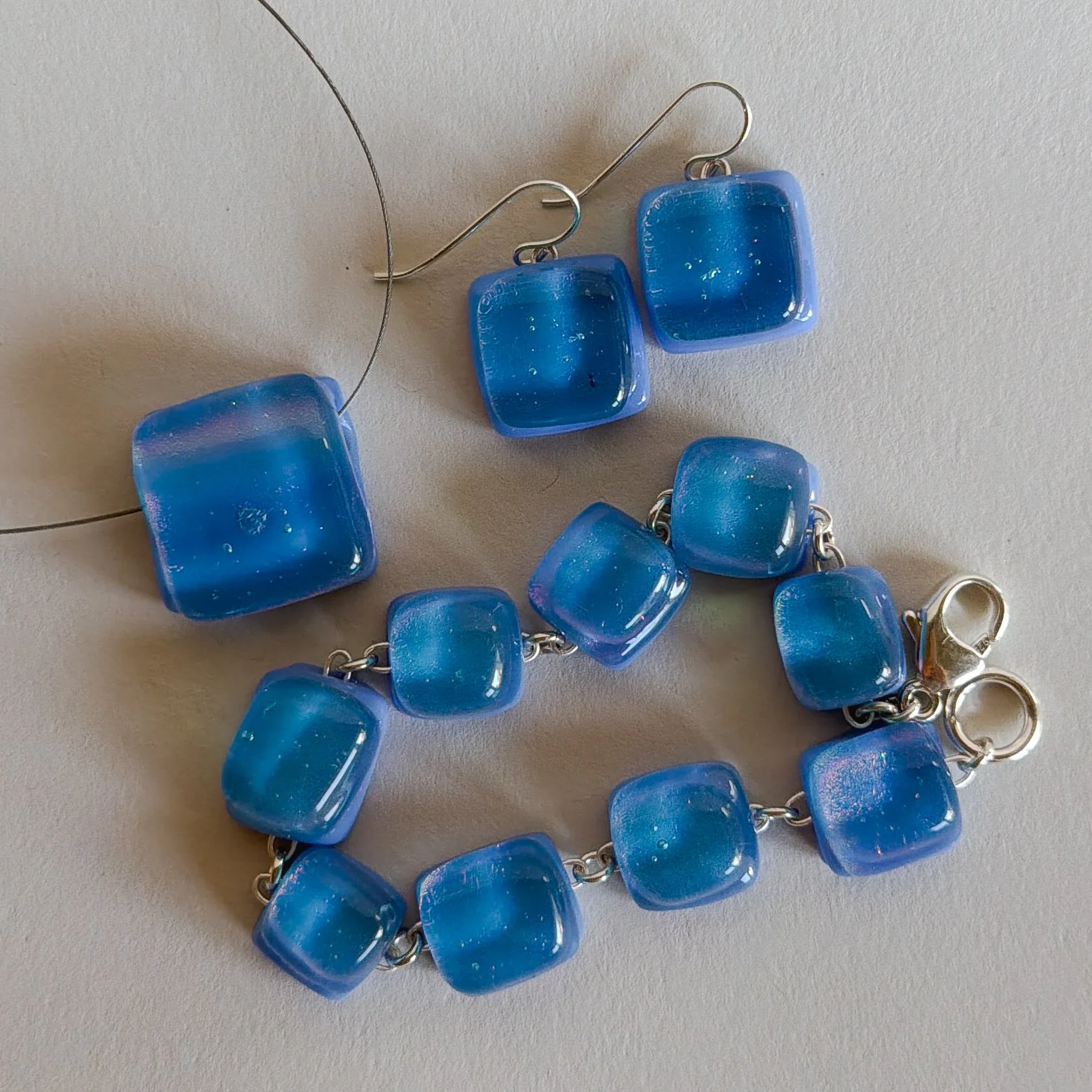 holding-summer-jewelry-set-1.jpg