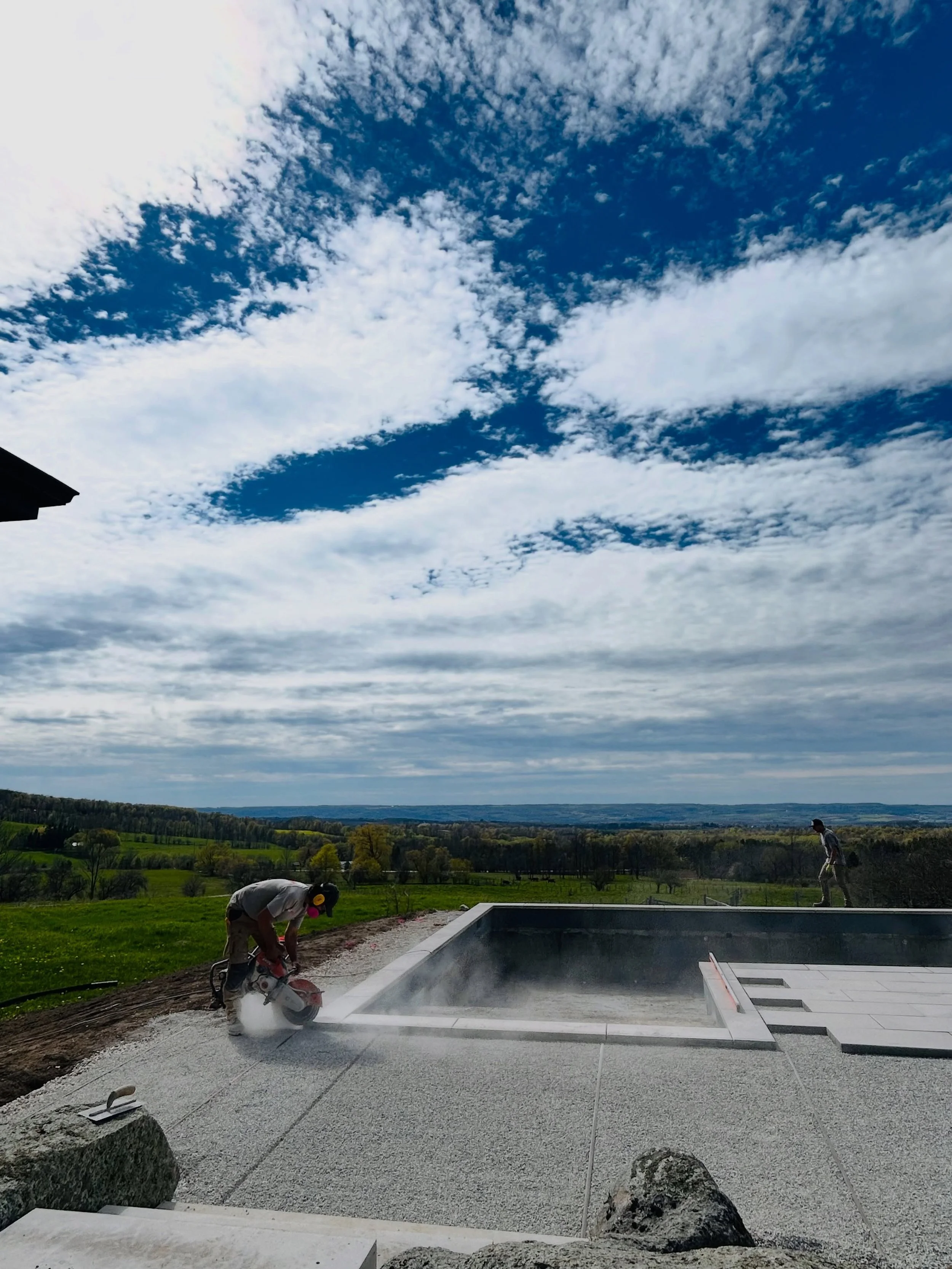 Dodging blackflies. #landscapelife #hardscapebrotherhood #poolpatio #springtimeinravenna @unilock
