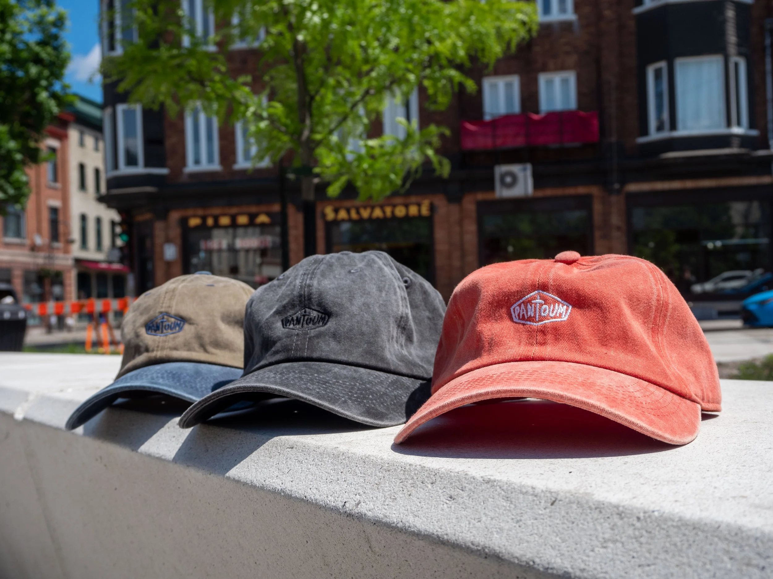 Photo_Casquette_trio_01.jpg