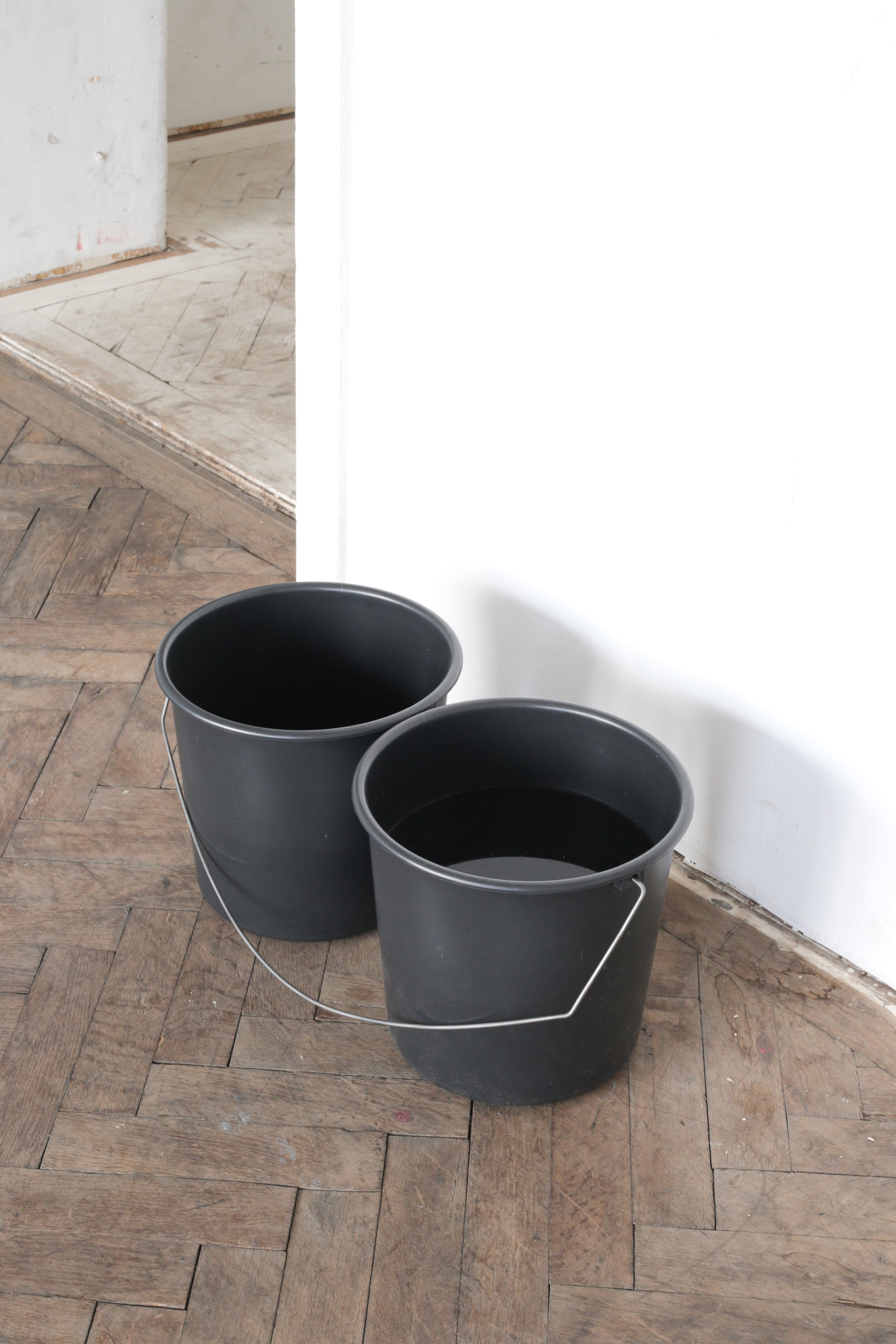   fig10 Untitled (two buckets, one handle)   