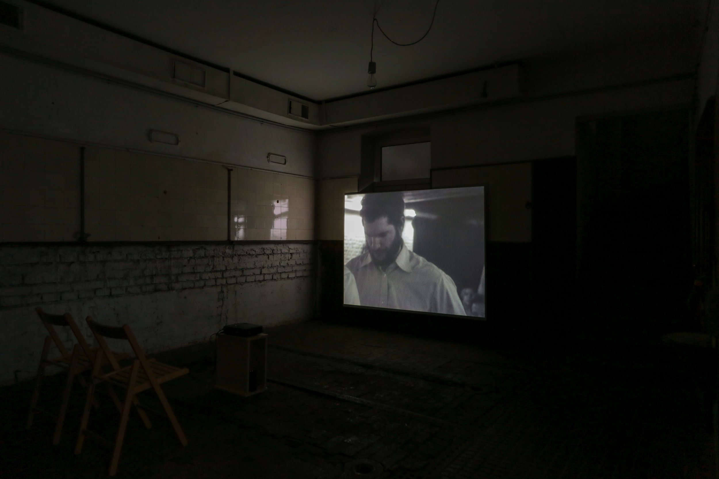   fig1 installation view Dan Graham, Audience/Performer/Mirror, 1977, 00:17:45., In collections: De Appel, LIMA  