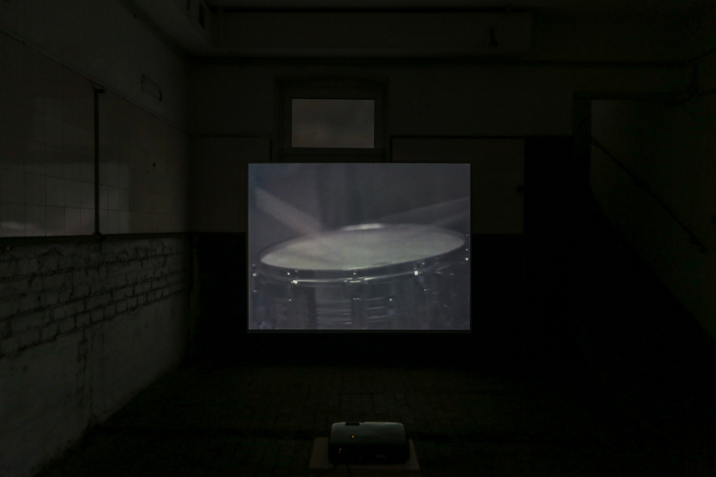   fig11 installation view Toine Horvers, Rolling, 1986 , 00:15:53., In collections: De Appel, LIMA  