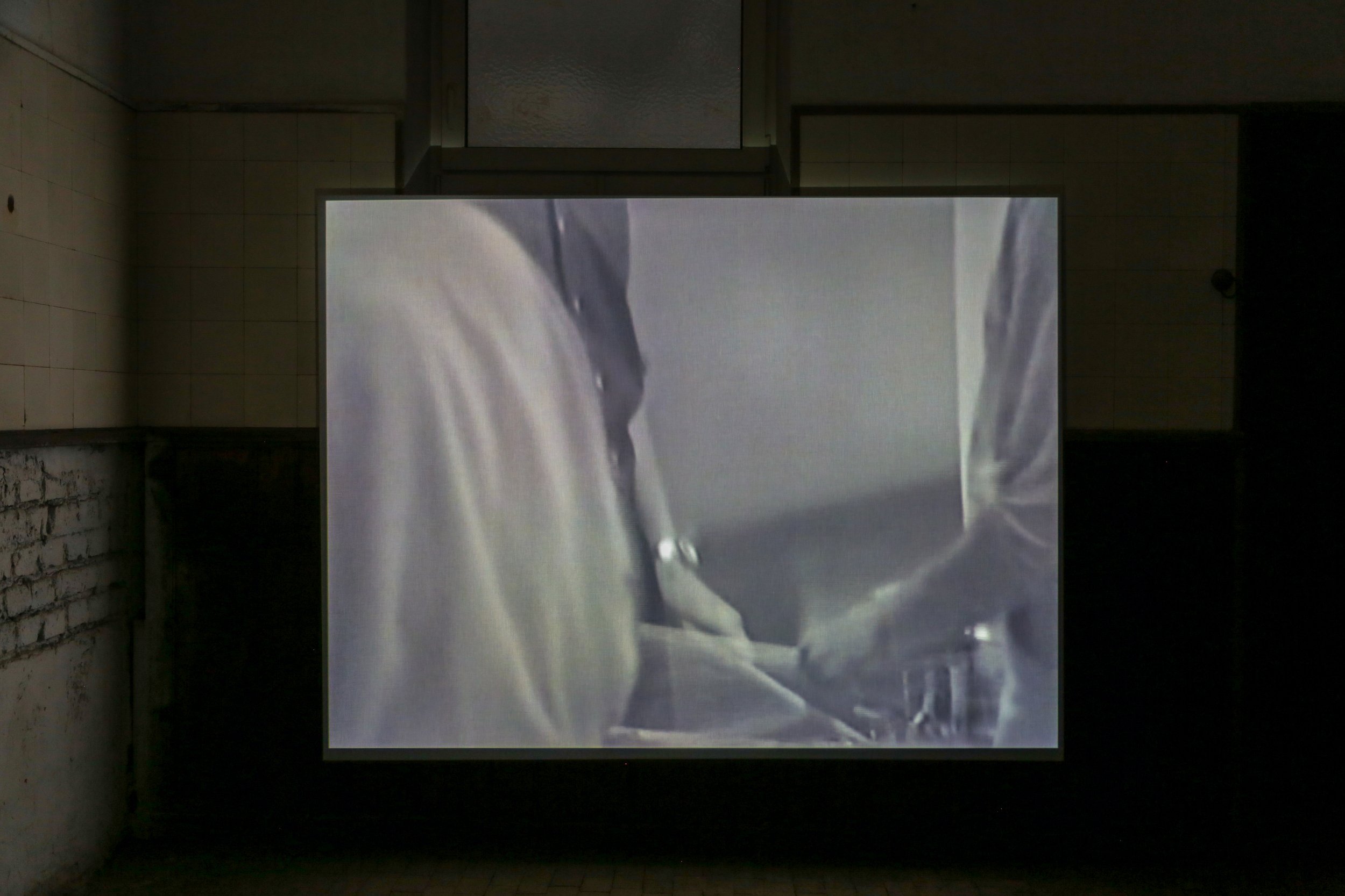   fig15 installation view Toine Horvers, Rolling, 1986 , 00:15:53., In collections: De Appel, LIMA  