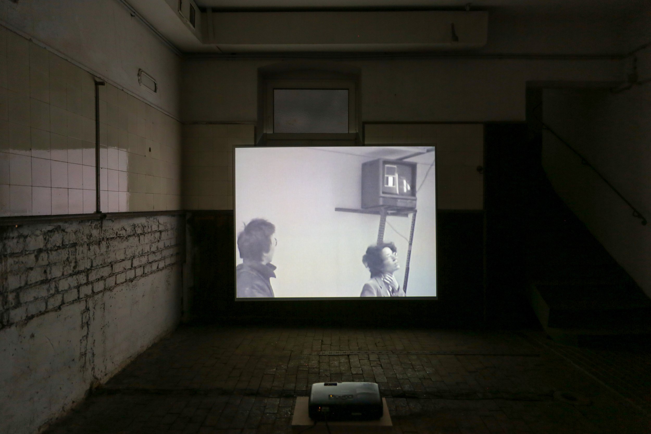   fig18 installation view Toine Horvers, Rolling, 1986 , 00:15:53., In collections: De Appel, LIMA  