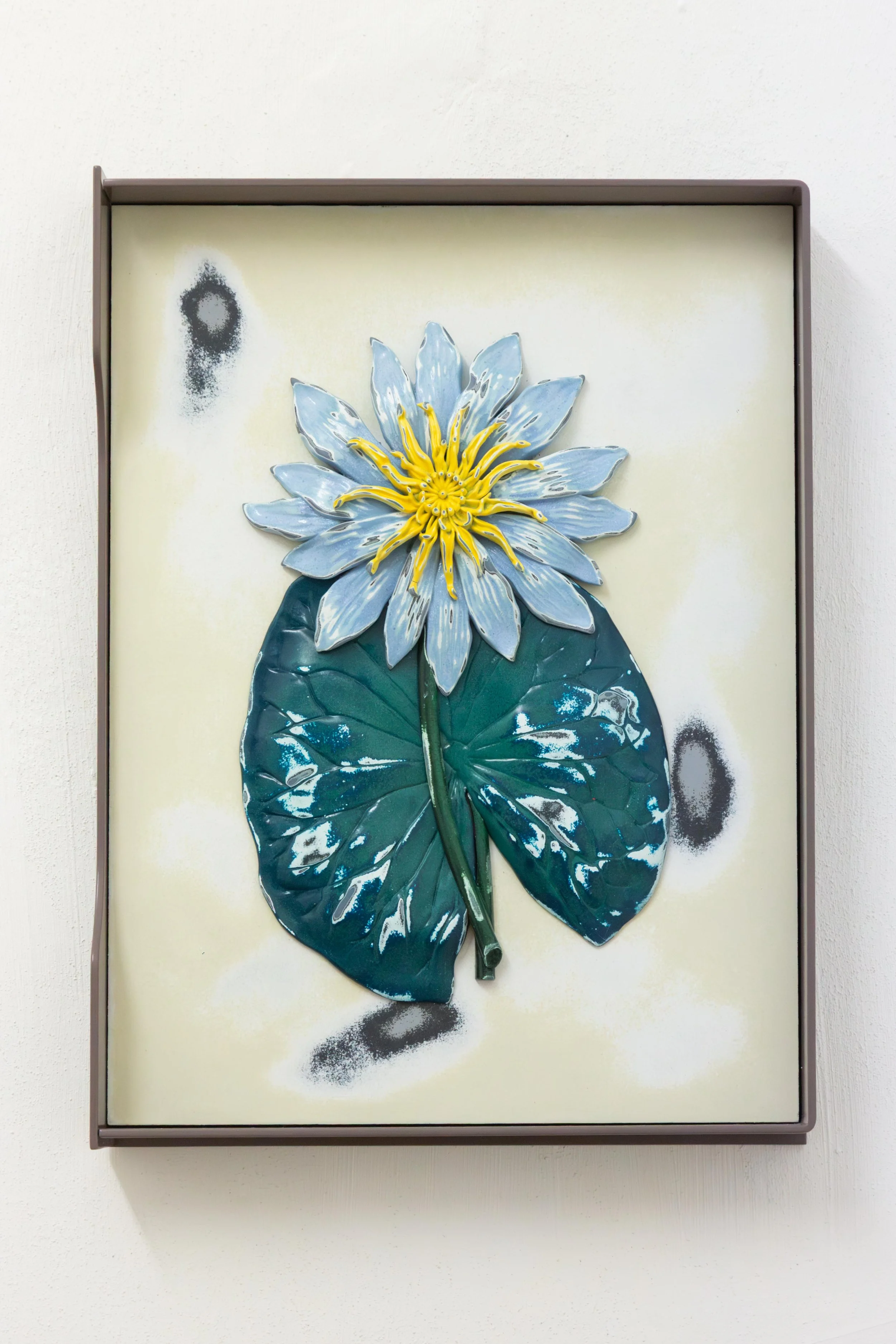   fig25  Magali Reus,  Curtis (No.2058) , 2026, laser cut folded and powder coated steel, sprayed UV, printed resin, wood, rivets, 36 × 26 × 4 cm, Courtesy: Mai 36 Galerie, Zurich 