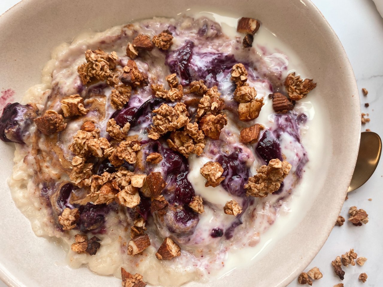 Blueberry Crumble Porridge FODMAP Recipes — A Nourishing Balance