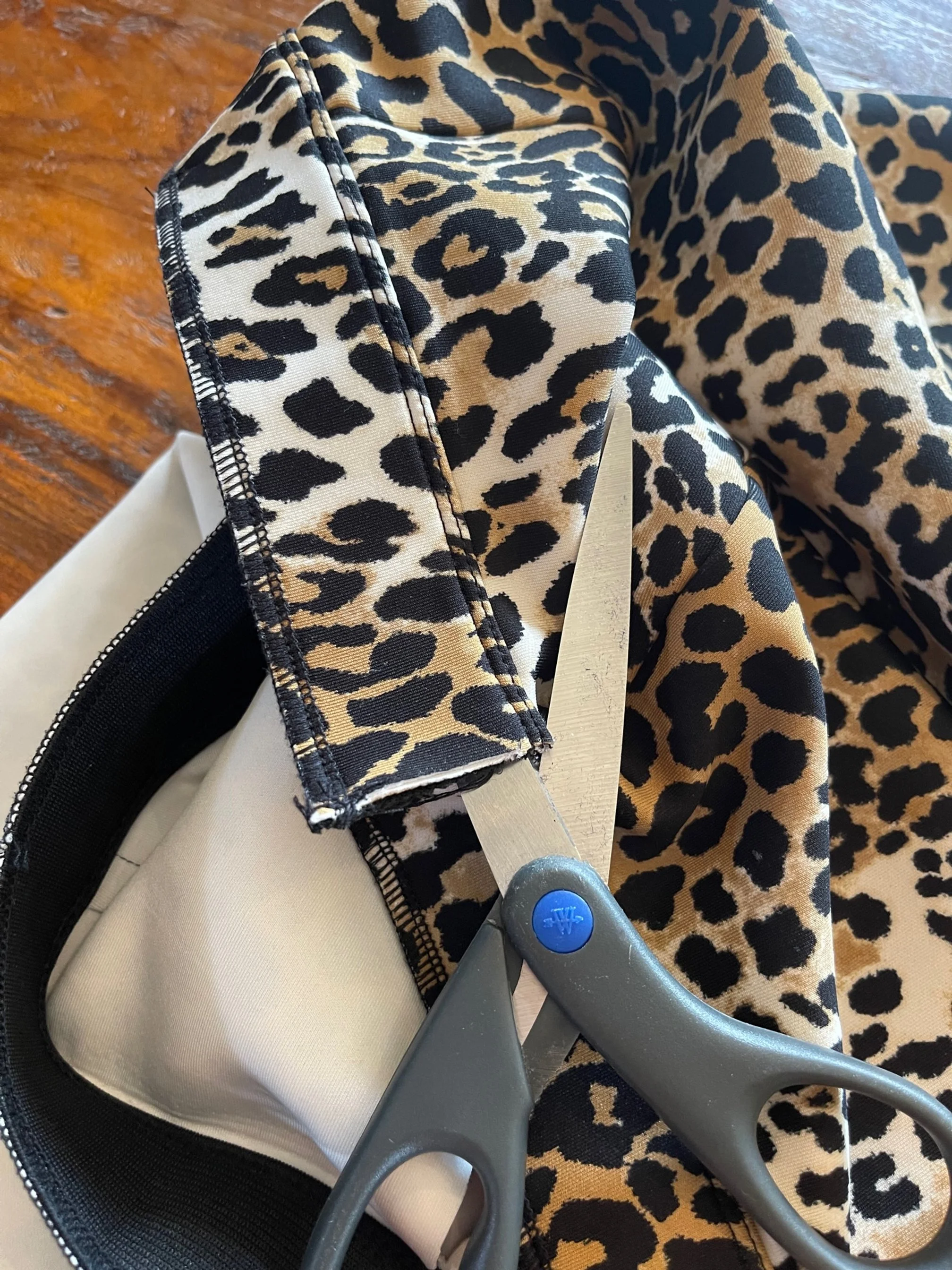 DIY cape & shoe clips — Crows feet in heels