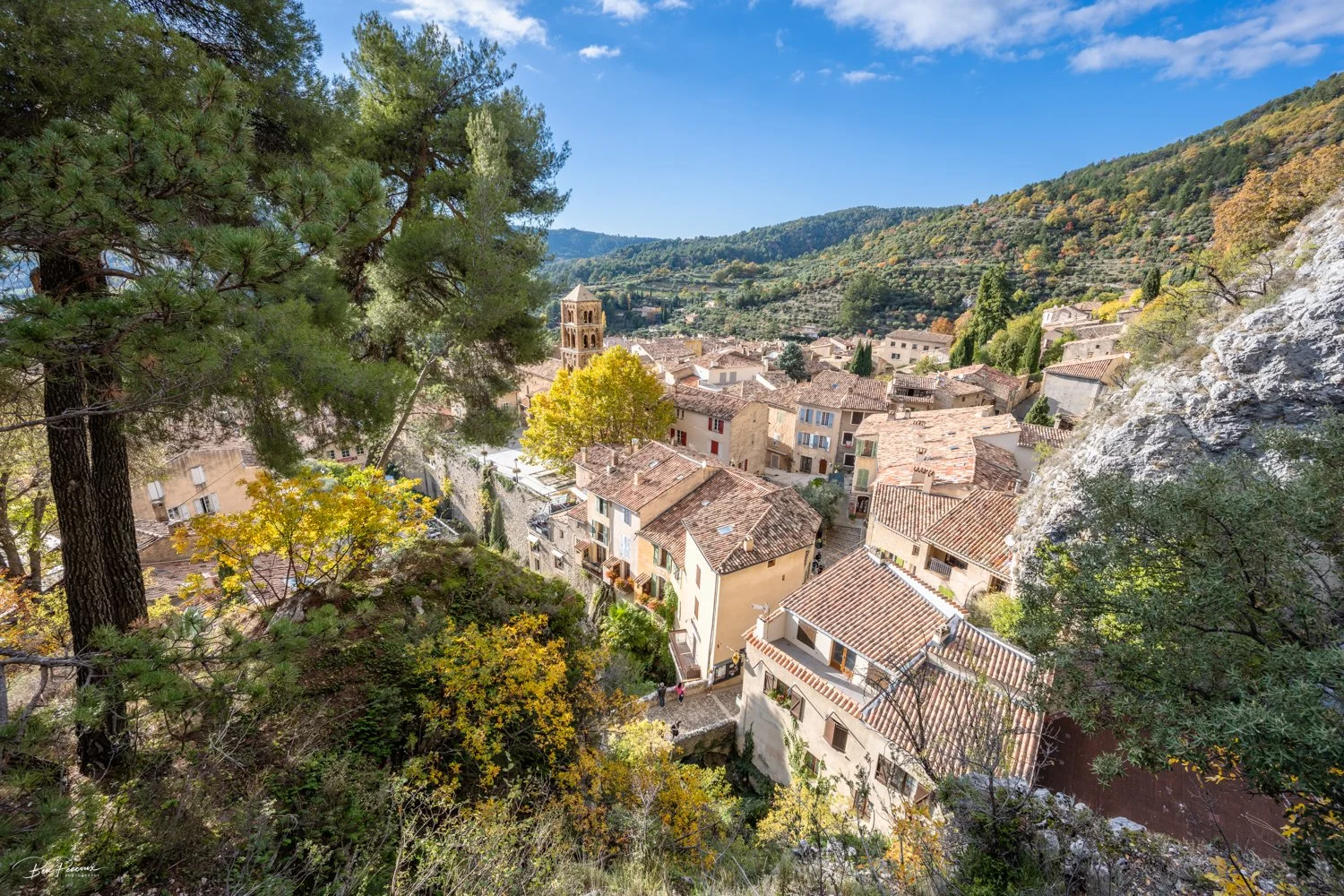 Moustiers-Sainte-Marie, vue panoramique du Luberon