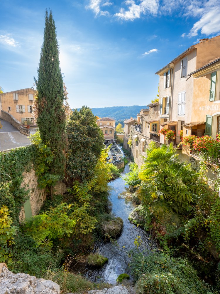 Moustiers-Sainte-Marie, charme et douceur au fil de l’eau