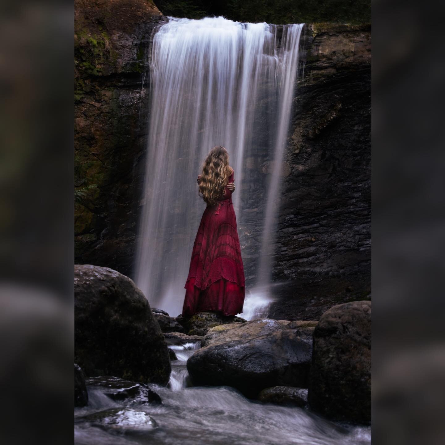 &ldquo;I would love to live like a river flows, carried by the surprise of its own unfolding.&rdquo; 
&ndash; John O&rsquo;Donohue

#weadventuresoon 

Camera ~ r5 @canoncanada @canonusa  70 -200 rf lens 
Model ~ @elizabethgadd 

#wildycreative #Canon