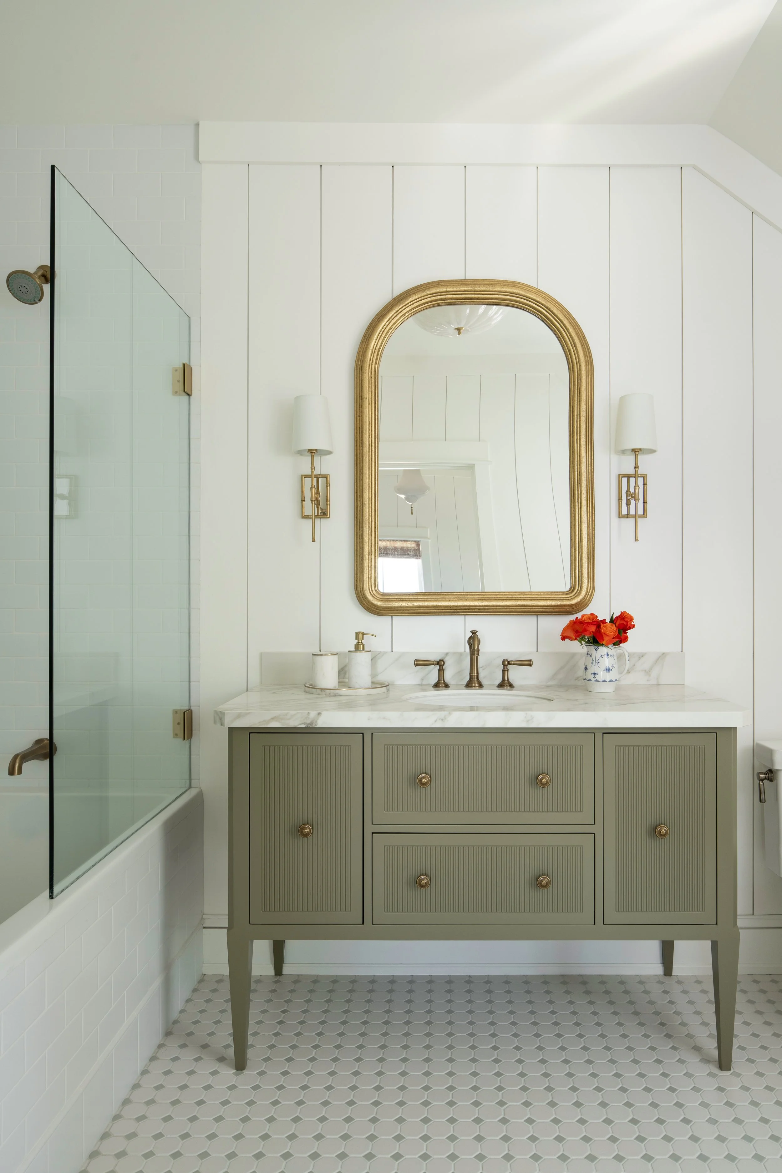 Upstairs Bathroom 1 ND.jpg