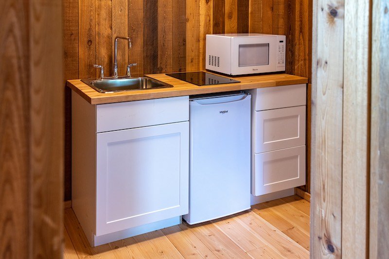 Mini kitchen in deluxe cabin_NVL_Michael Bednar websmall.jpg