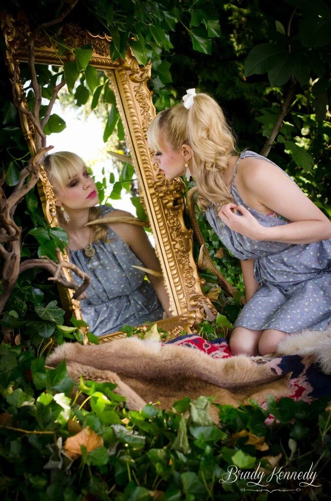 Looking-glass-7726-678x1024.jpeg