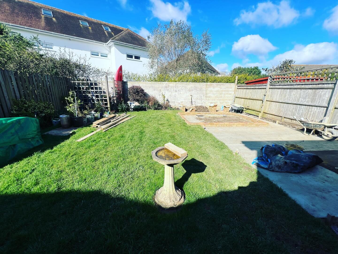 Just been to see some clients this morning.  Good to see the movements from when I first saw the garden and the hard landscaping so far.  Not long till the end on this one, can wait to show the difference! 😁🌱🪴🏡 #gardeninspiration #gardenlove #gar