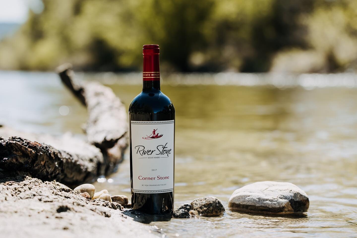 Such a beauty wine from @drinkriverstone. I love being able to do product imagery out in nature.