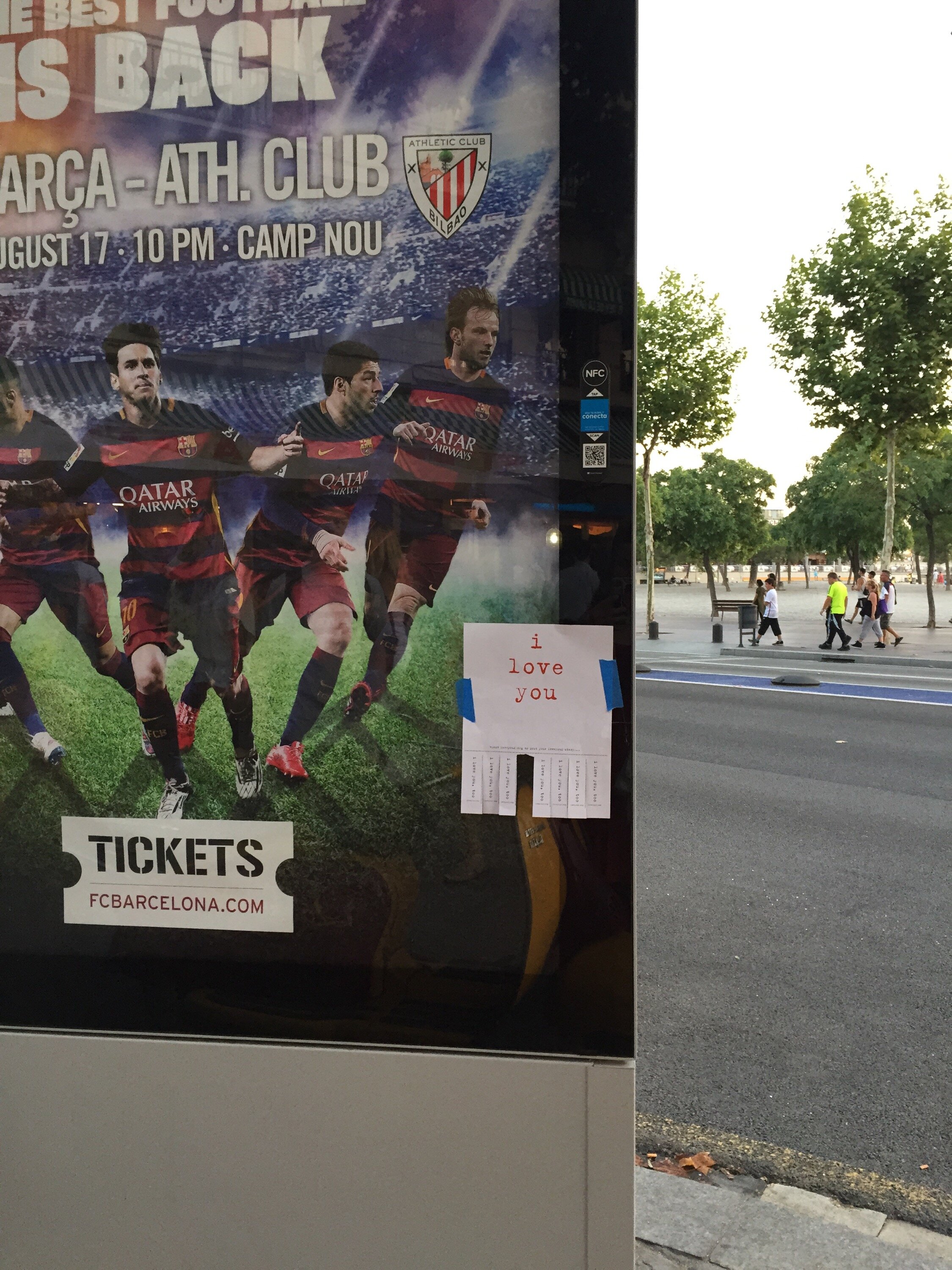 Lots of love up in Barceloneta.&nbsp;