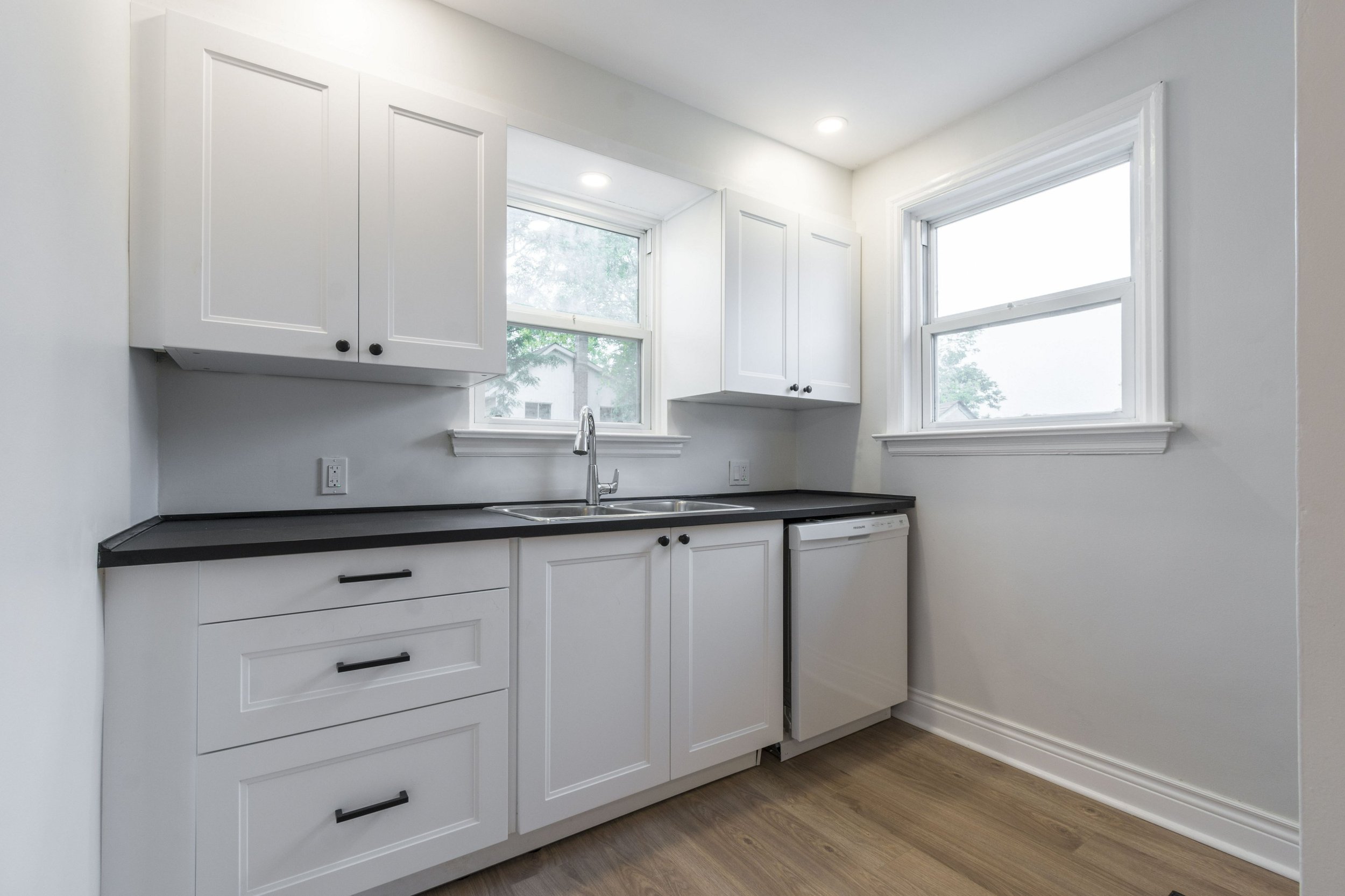 Unit 1 kitchen.jpg