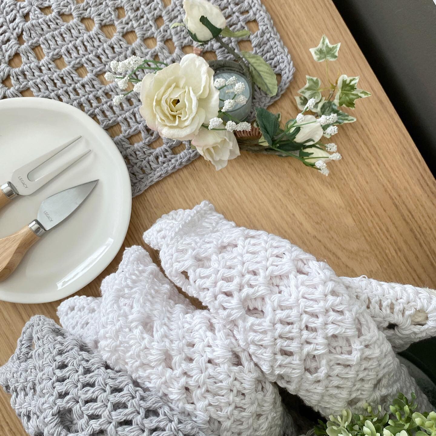 Crochet placemat pattern is done and it&rsquo;s now in the tech editor&rsquo;s hands💫🖤👍 @capital.crochet 
⠀⠀⠀⠀⠀⠀⠀⠀⠀
I&rsquo;ll be calling for a few testers soon, so if you&rsquo;re on my testers list watch for an email. 
⠀⠀⠀⠀⠀⠀⠀⠀⠀
Made with 100% C