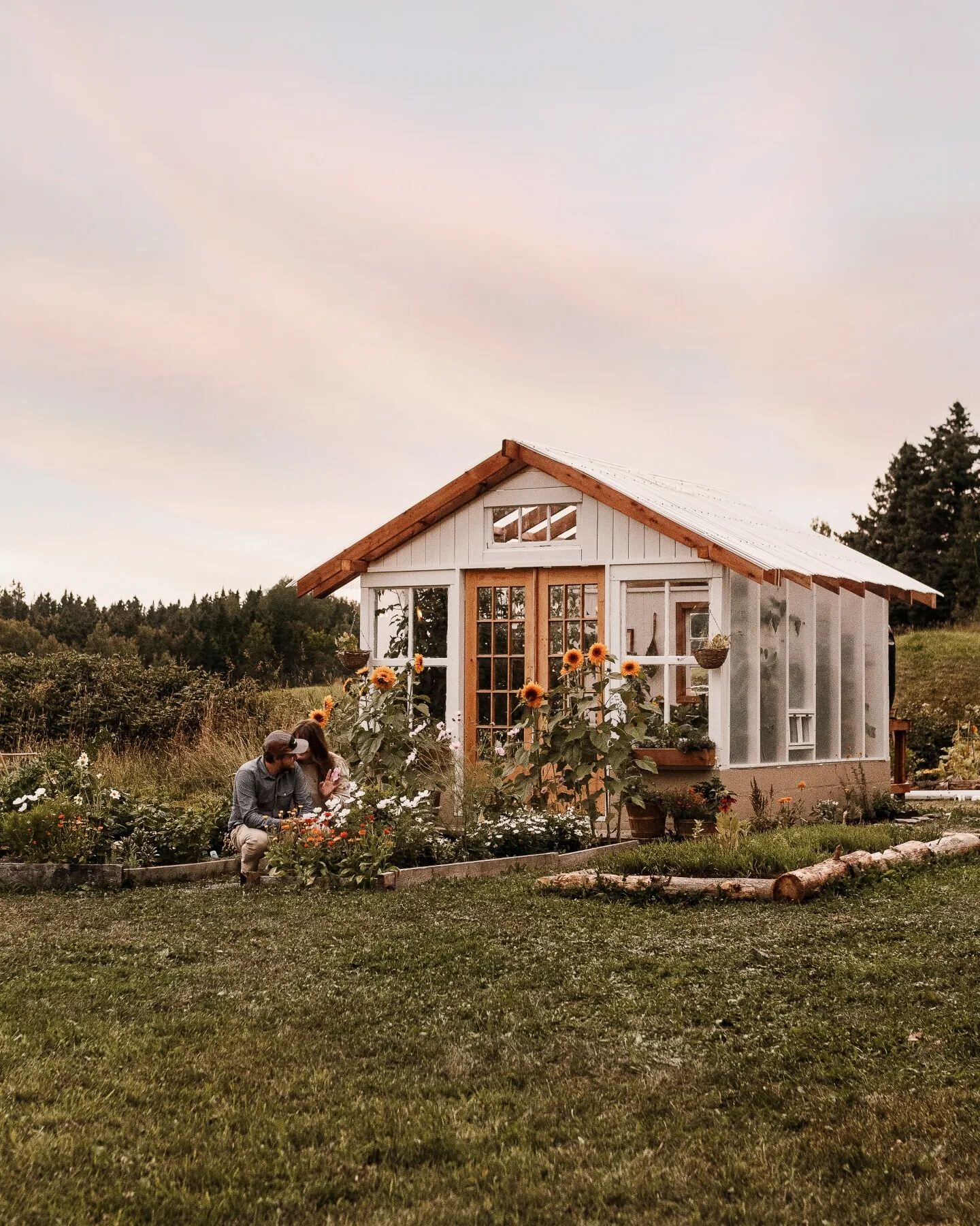 Le (gros) projet de notre &eacute;t&eacute;. 🌻
On en reviens pas de ce qu'on a construit sur un ancien terrain de stationnement. 😳
J'ai &eacute;cris un long article de blogue assez d&eacute;taill&eacute; sur comment on s'y est pris pour construire 